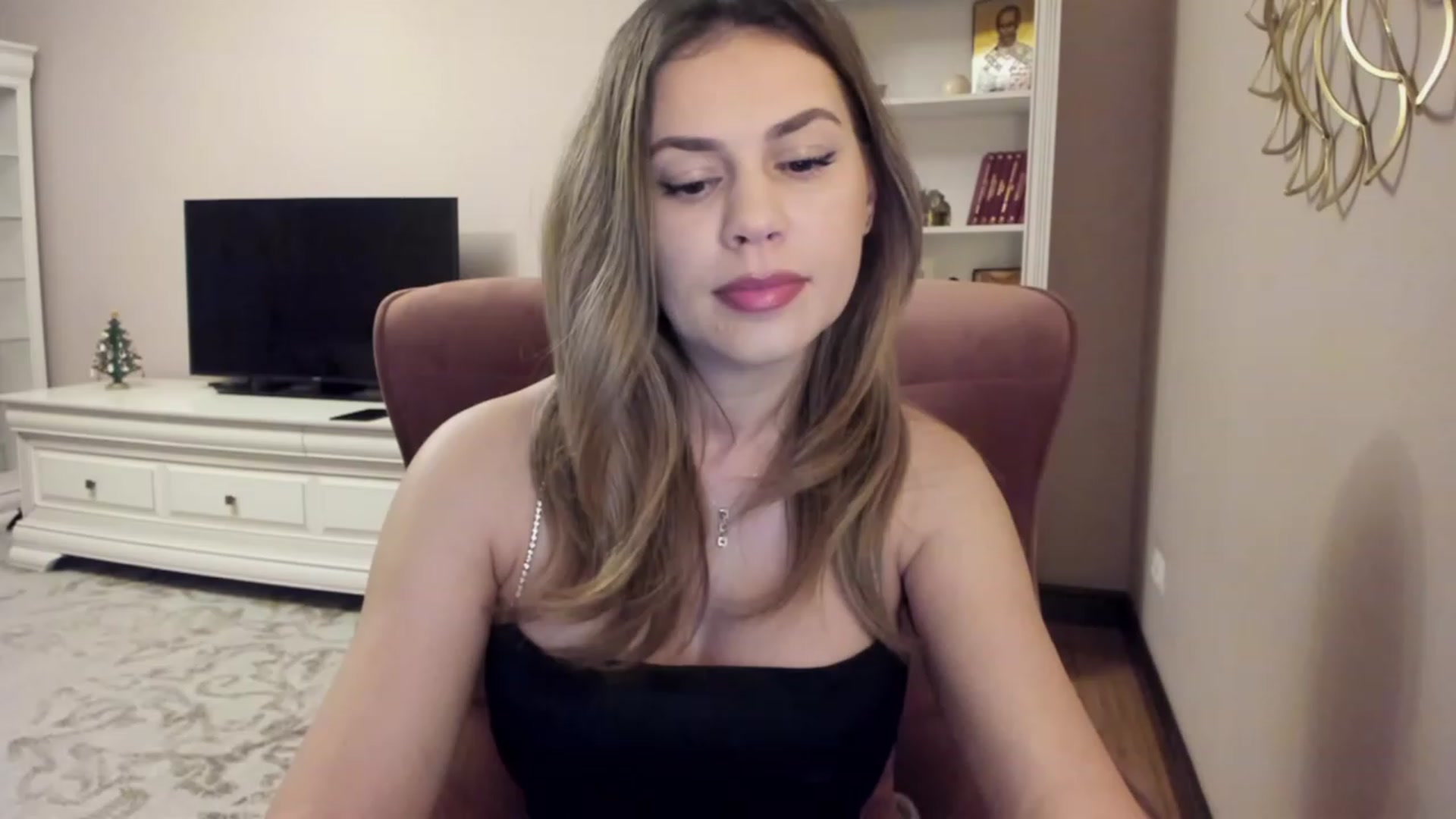 Gallery image thumbnail from Lu126's myfreecams stream on, 01/05/2024, 03:15 image 4 of 20