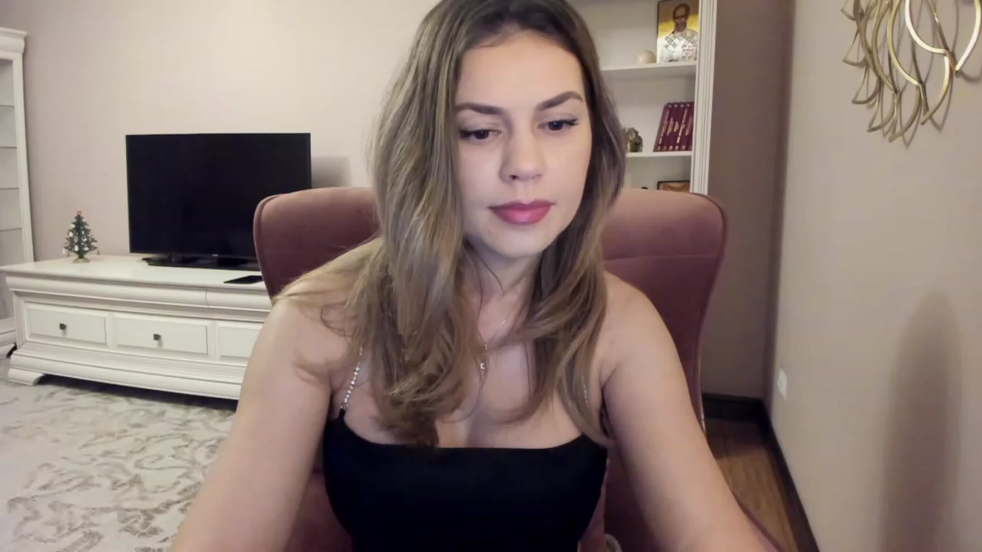 Gallery image thumbnail from Lu126's myfreecams stream on, 01/05/2024, 03:15 image 5 of 20