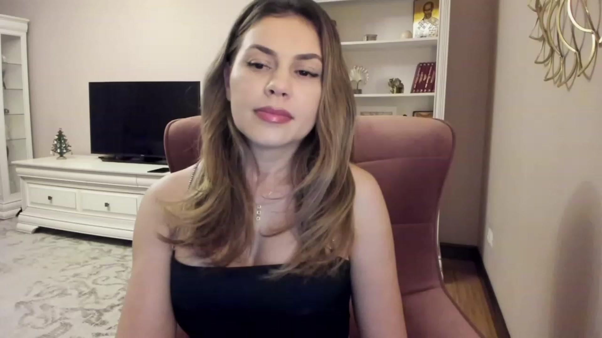 Gallery image thumbnail from Lu126's myfreecams stream on, 01/05/2024, 03:15 image 13 of 20