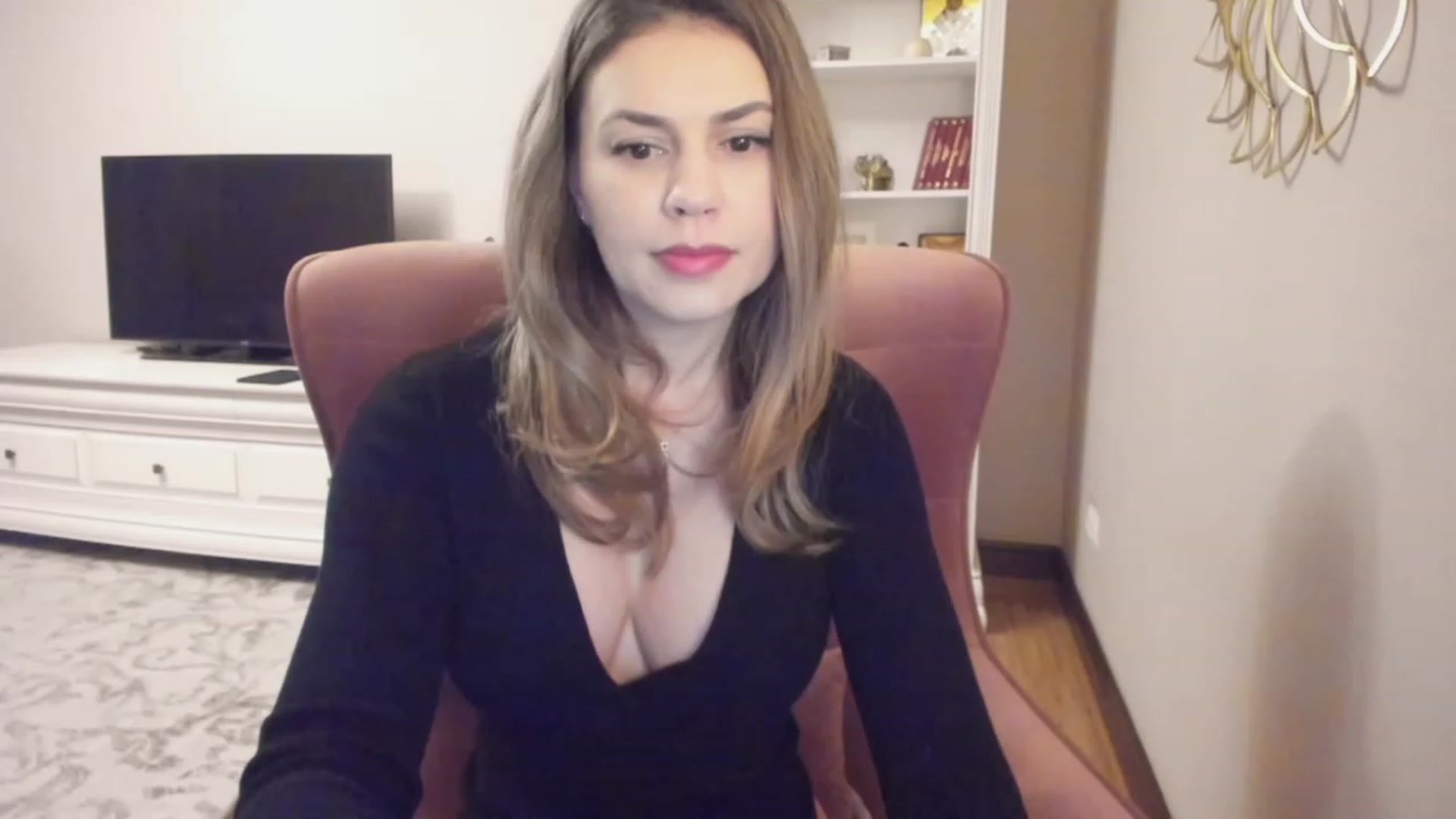 Gallery image thumbnail from Lu126's myfreecams stream on, 01/08/2024, 03:16 image 13 of 20