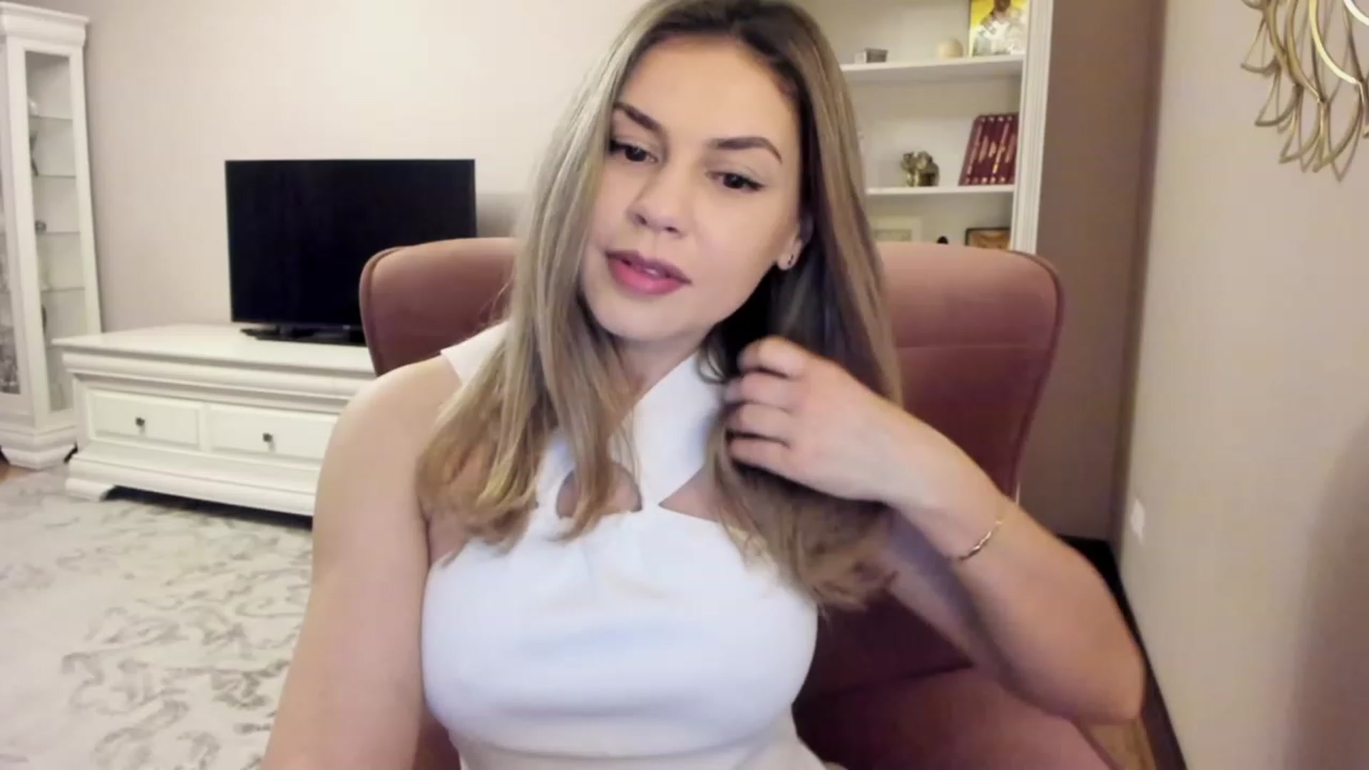 Gallery image thumbnail from Lu126's myfreecams stream on, 01/20/2024, 05:19 image 8 of 20