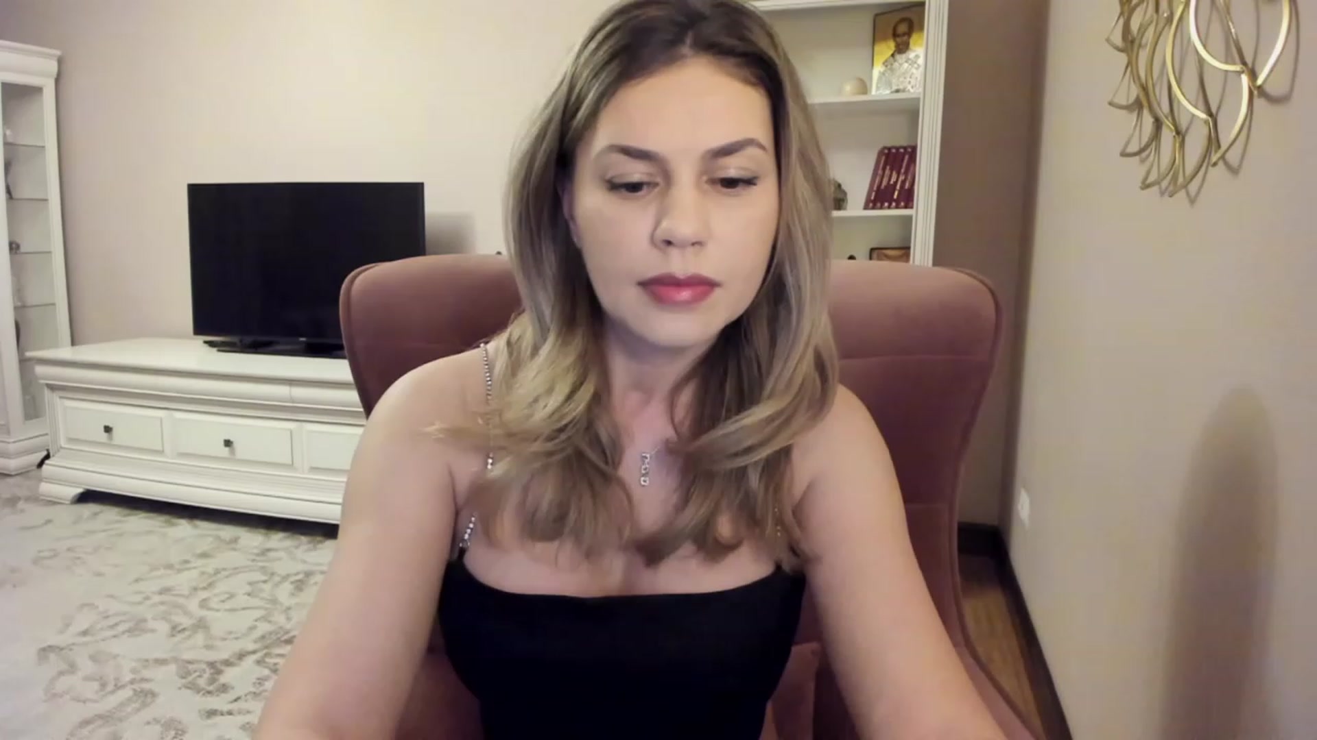 Gallery image thumbnail from Lu126's myfreecams stream on, 02/01/2024, 04:36 image 1 of 20