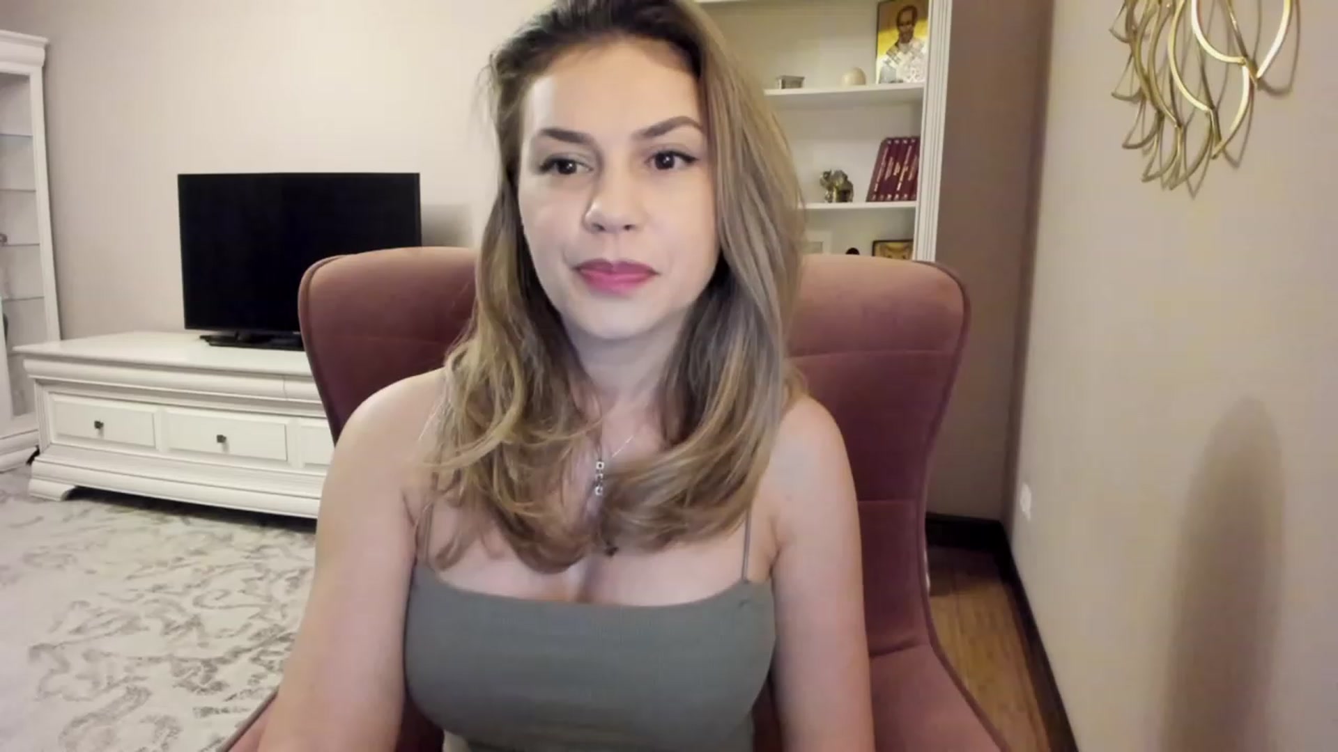 Gallery image thumbnail from Lu126's myfreecams stream on, 02/05/2024, 04:40 image 17 of 20