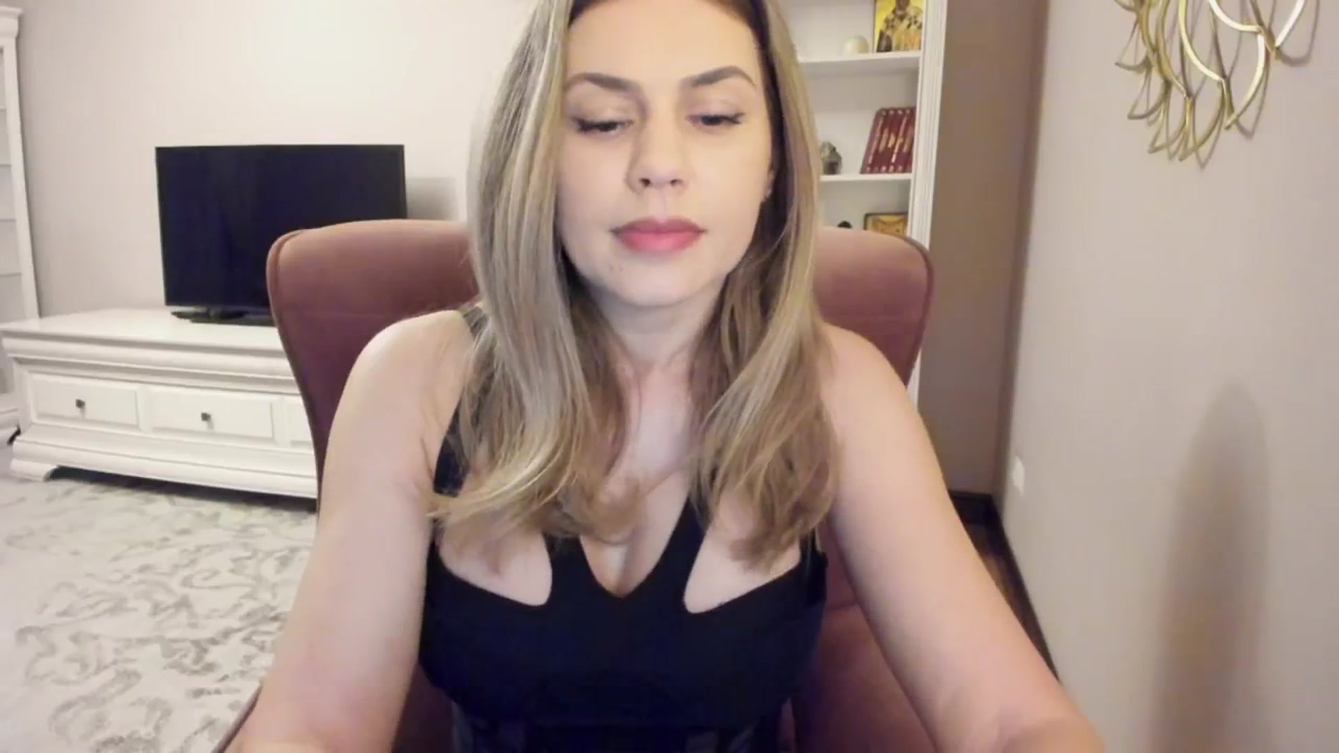 Gallery image thumbnail from Lu126's myfreecams stream on, 02/08/2024, 04:39 image 19 of 20
