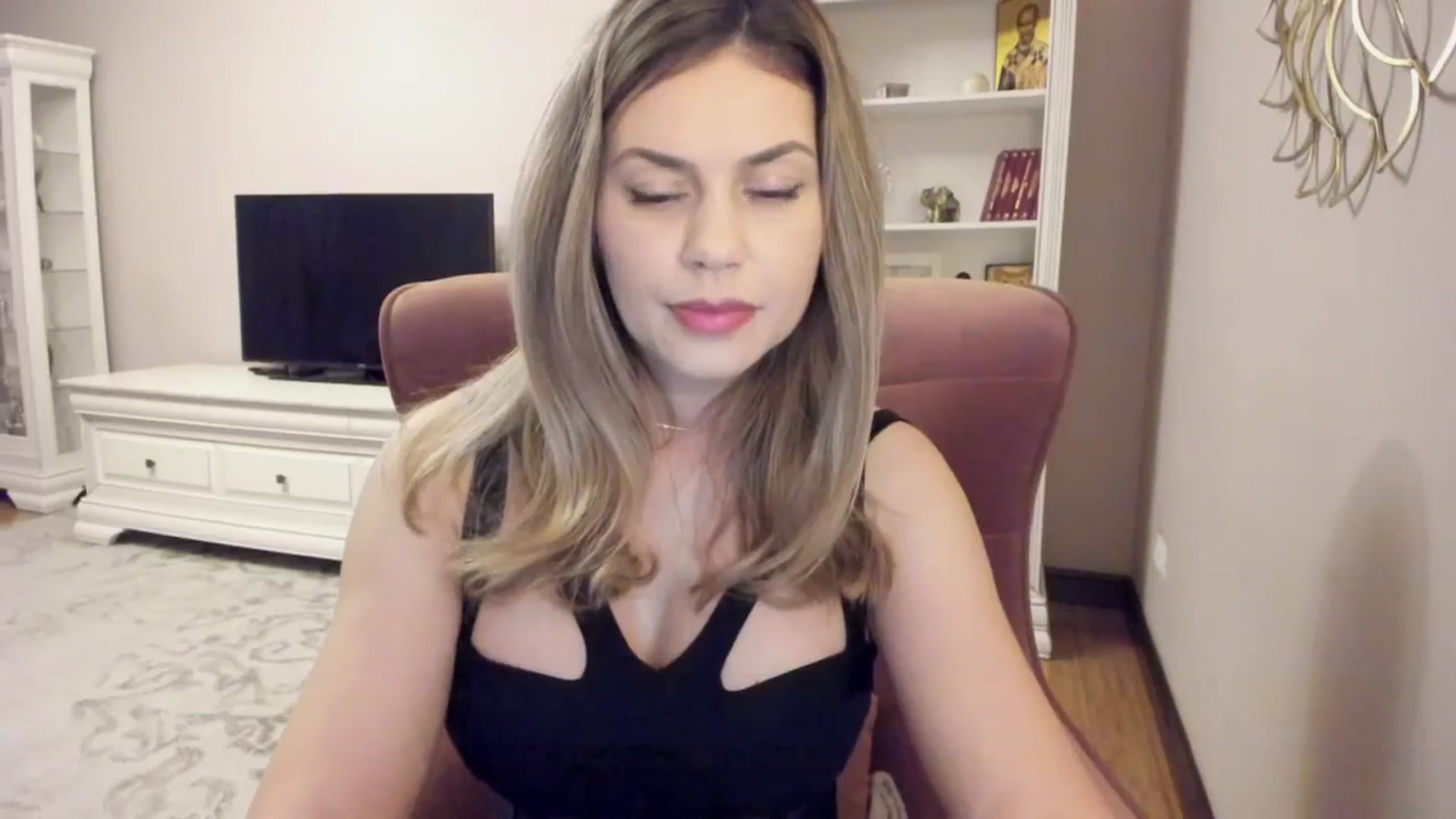 Gallery image thumbnail from Lu126's myfreecams stream on, 02/08/2024, 04:39 image 12 of 20