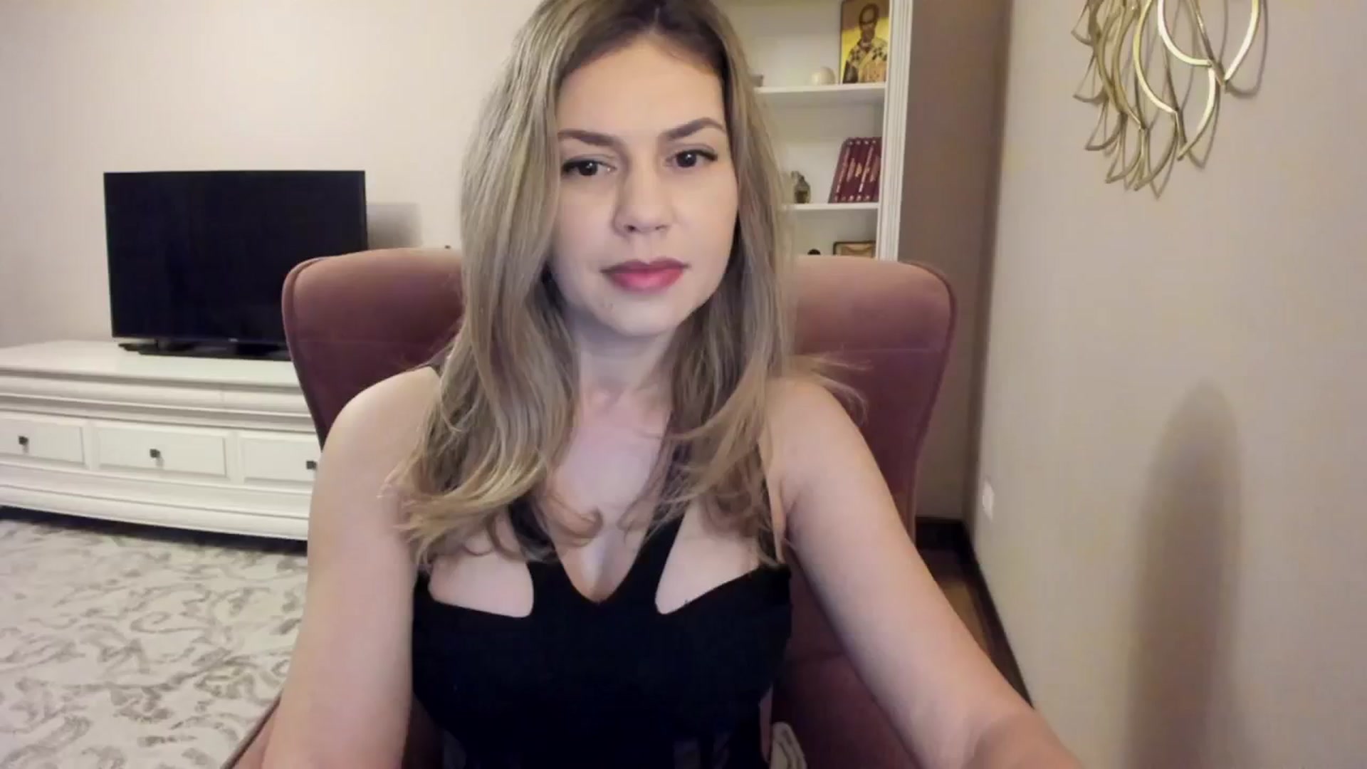 Gallery image thumbnail from Lu126's myfreecams stream on, 02/08/2024, 04:39 image 4 of 20