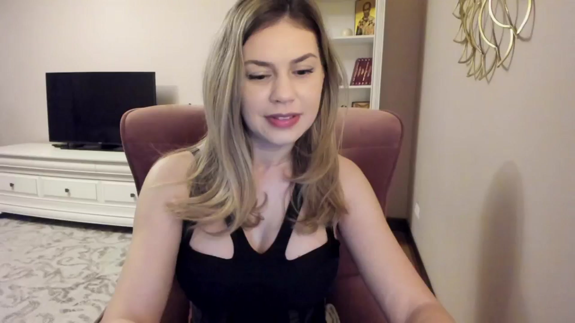 Gallery image thumbnail from Lu126's myfreecams stream on, 02/08/2024, 04:39 image 2 of 20