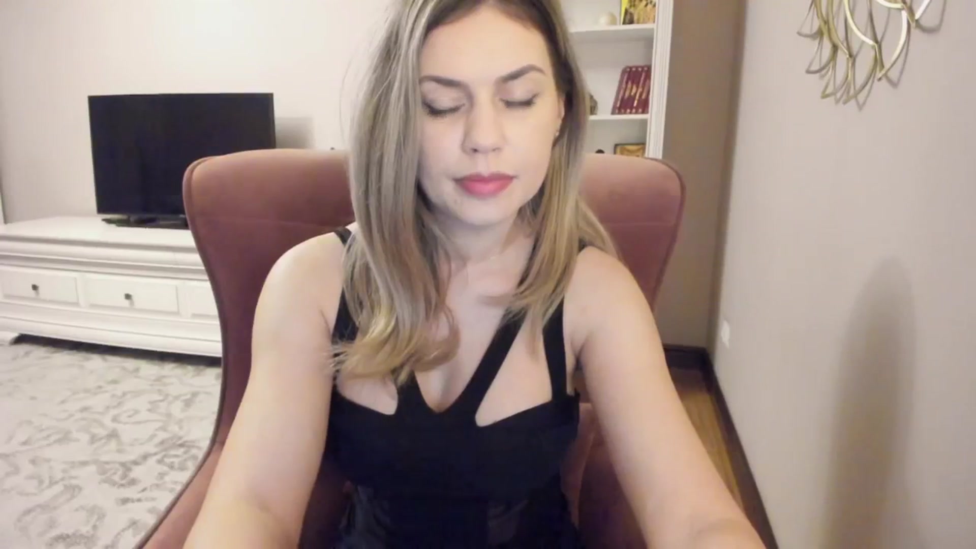 Gallery image thumbnail from Lu126's myfreecams stream on, 02/08/2024, 04:39 image 17 of 20
