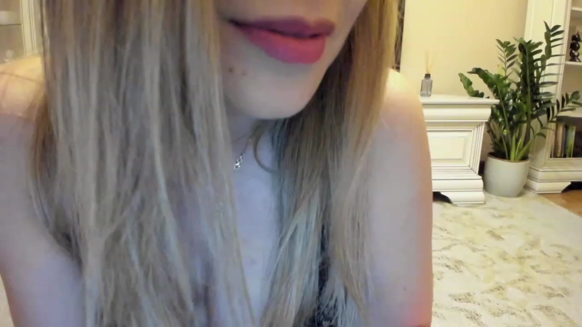 Gallery image thumbnail from Lu126's myfreecams stream on, 02/13/2024, 24:40 image 19 of 20