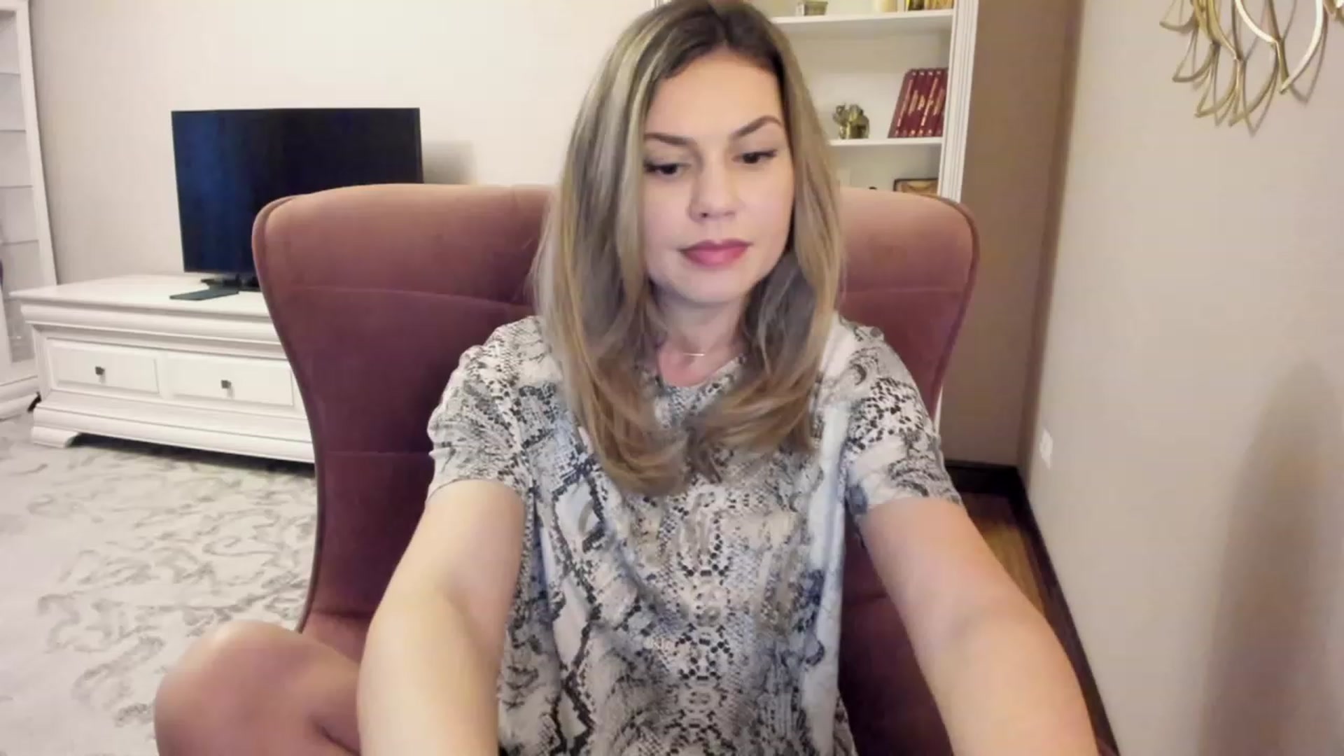 Gallery image thumbnail from Lu126's myfreecams stream on, 02/22/2024, 05:33 image 18 of 20