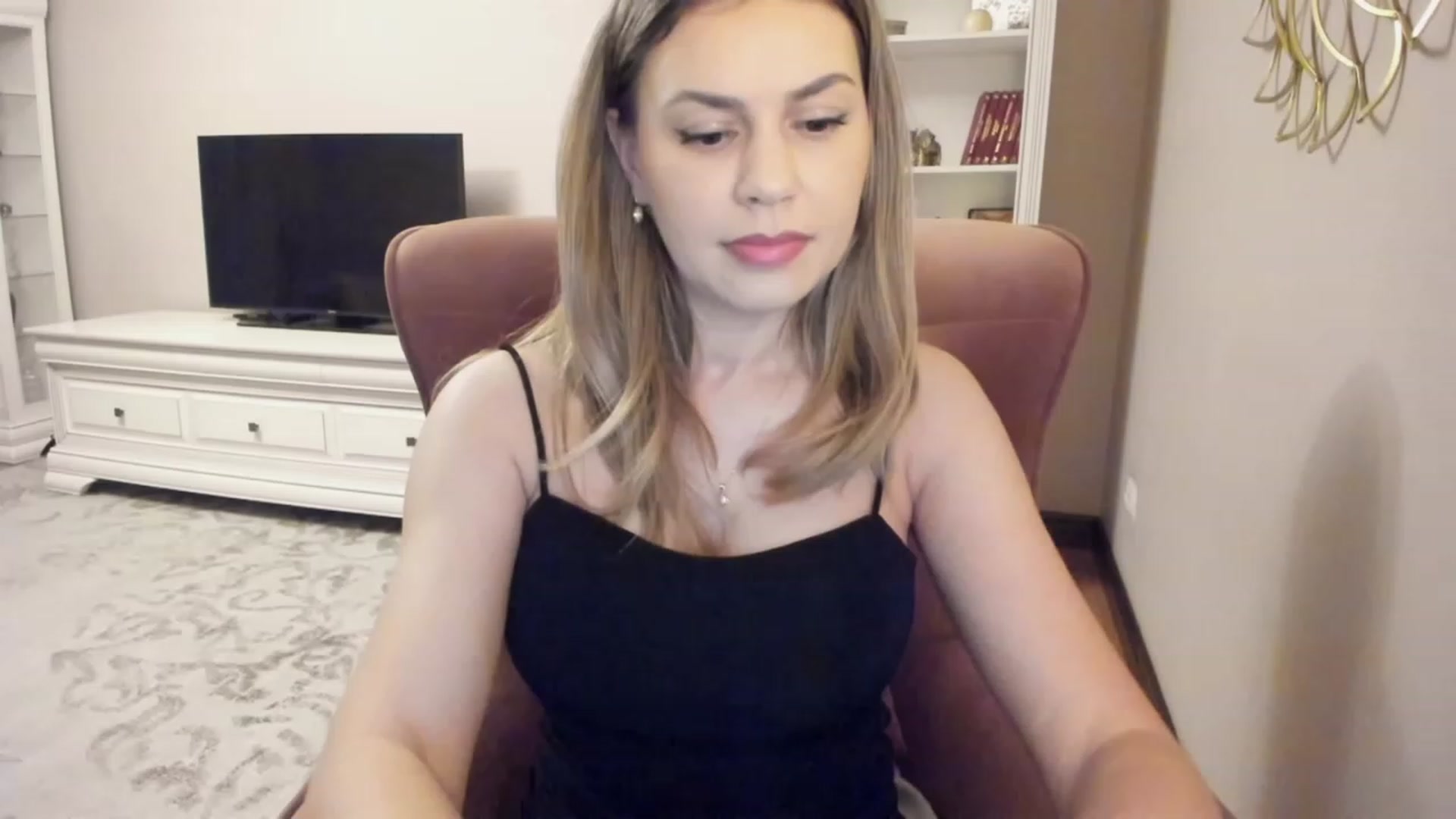 Gallery image thumbnail from Lu126's myfreecams stream on, 03/01/2024, 04:34 image 9 of 20