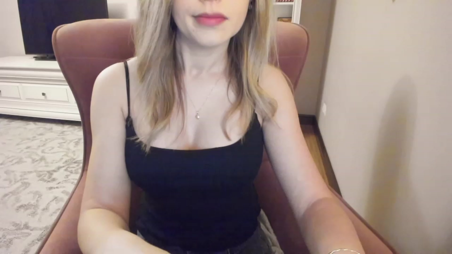 Gallery image thumbnail from Lu126's myfreecams stream on, 03/07/2024, 04:04 image 17 of 20