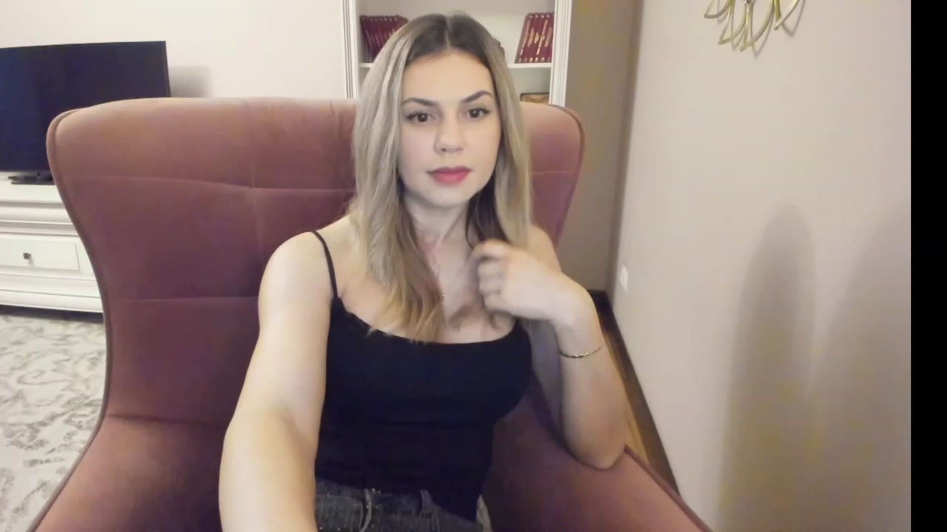 Gallery image thumbnail from Lu126's myfreecams stream on, 03/07/2024, 04:52 image 19 of 20