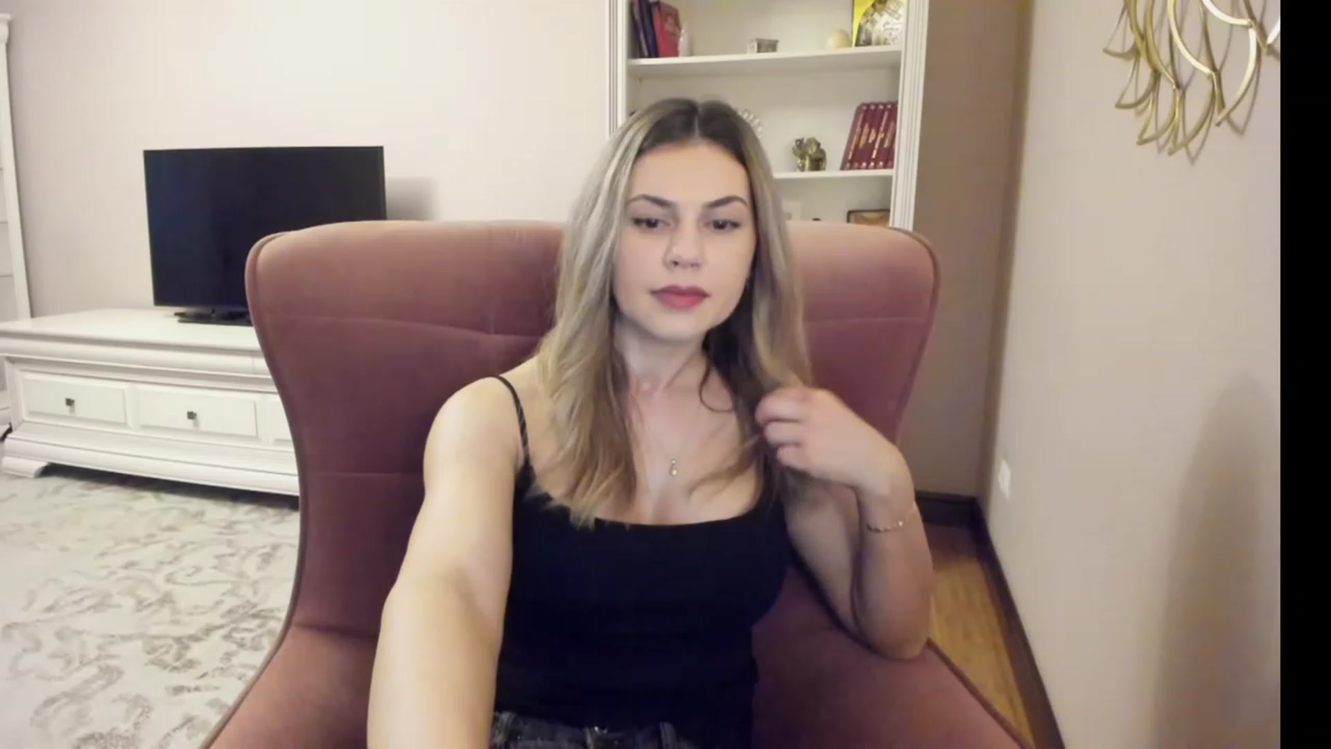 Gallery image thumbnail from Lu126's myfreecams stream on, 03/07/2024, 04:52 image 17 of 20