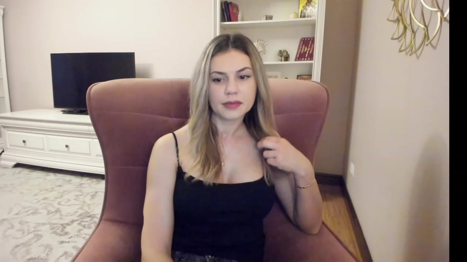 Gallery image thumbnail from Lu126's myfreecams stream on, 03/07/2024, 04:52 image 16 of 20