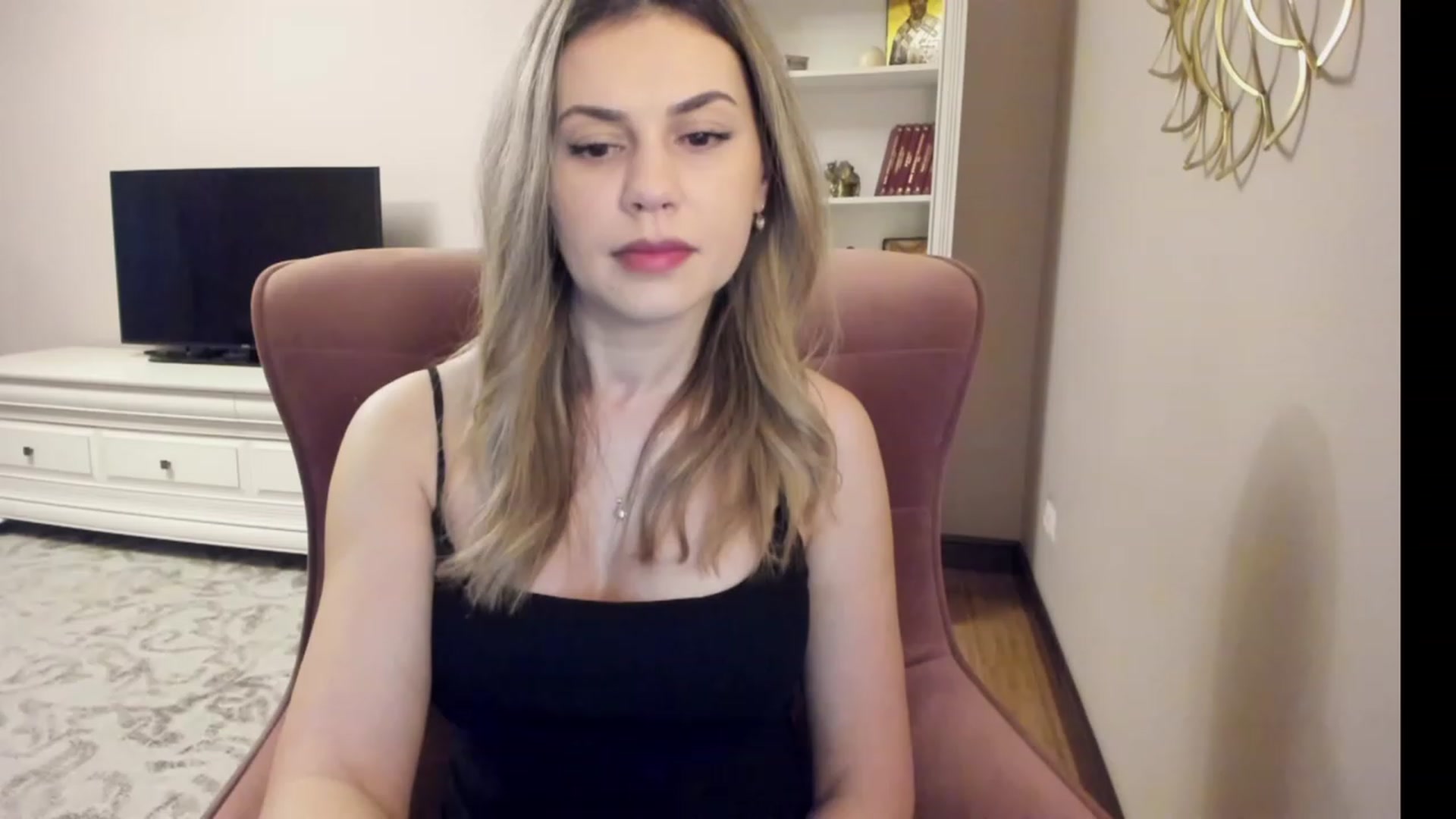 Gallery image thumbnail from Lu126's myfreecams stream on, 03/07/2024, 04:52 image 12 of 20