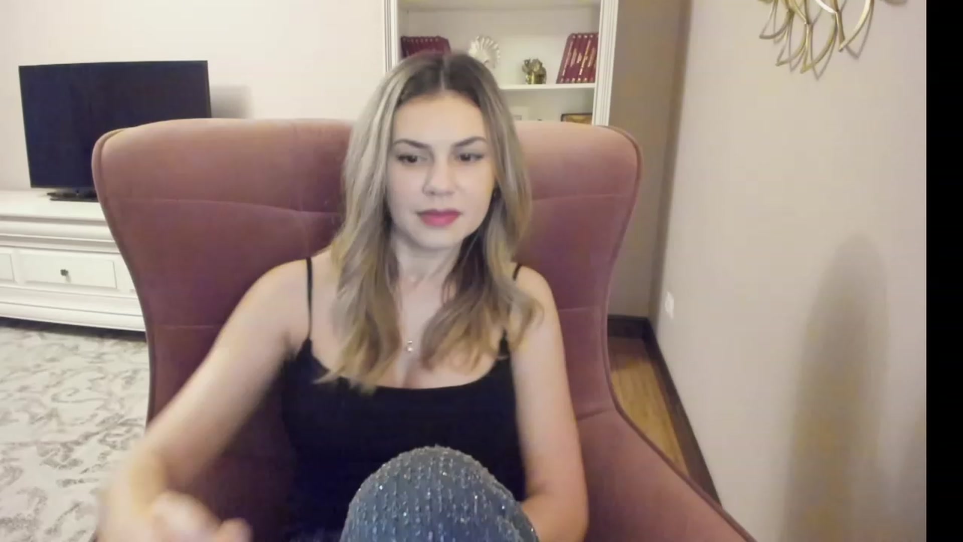 Gallery image thumbnail from Lu126's myfreecams stream on, 03/07/2024, 04:52 image 9 of 20