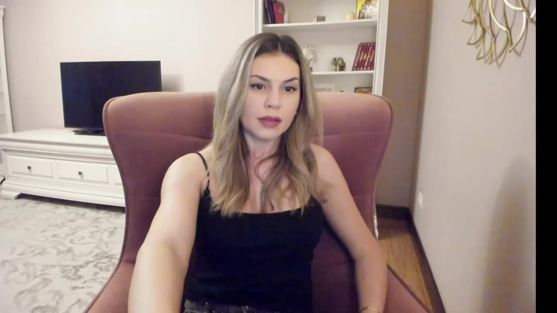 Gallery image thumbnail from Lu126's myfreecams stream on, 03/07/2024, 04:52 image 15 of 20