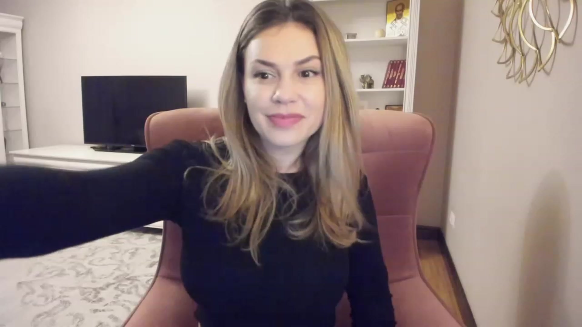 Gallery image thumbnail from Lu126's myfreecams stream on, 03/13/2024, 04:27 image 10 of 20