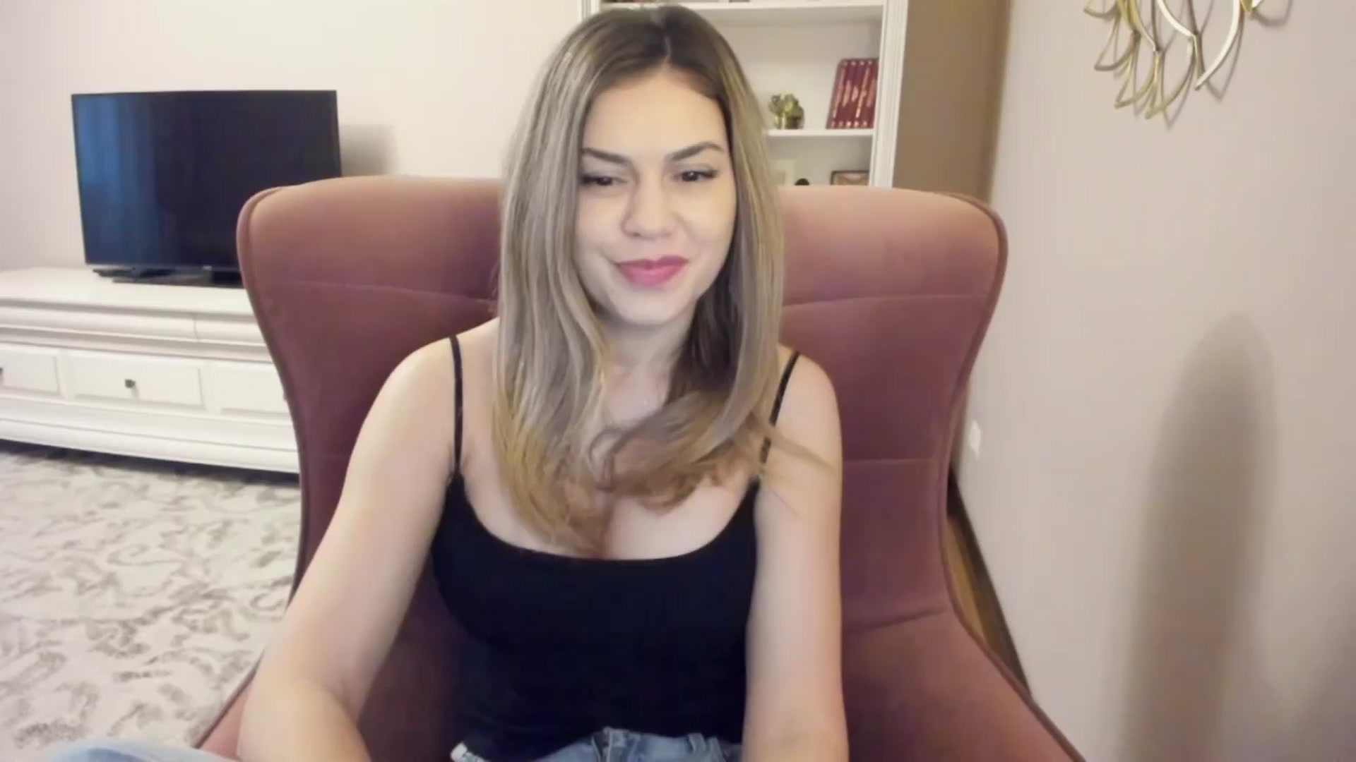 Gallery image thumbnail from Lu126's myfreecams stream on, 03/28/2024, 04:44 image 15 of 20