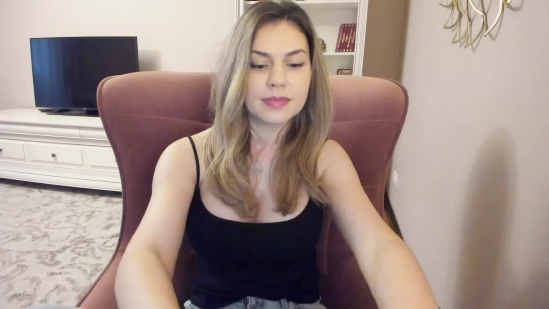 Gallery image thumbnail from Lu126's myfreecams stream on, 03/28/2024, 04:44 image 20 of 20