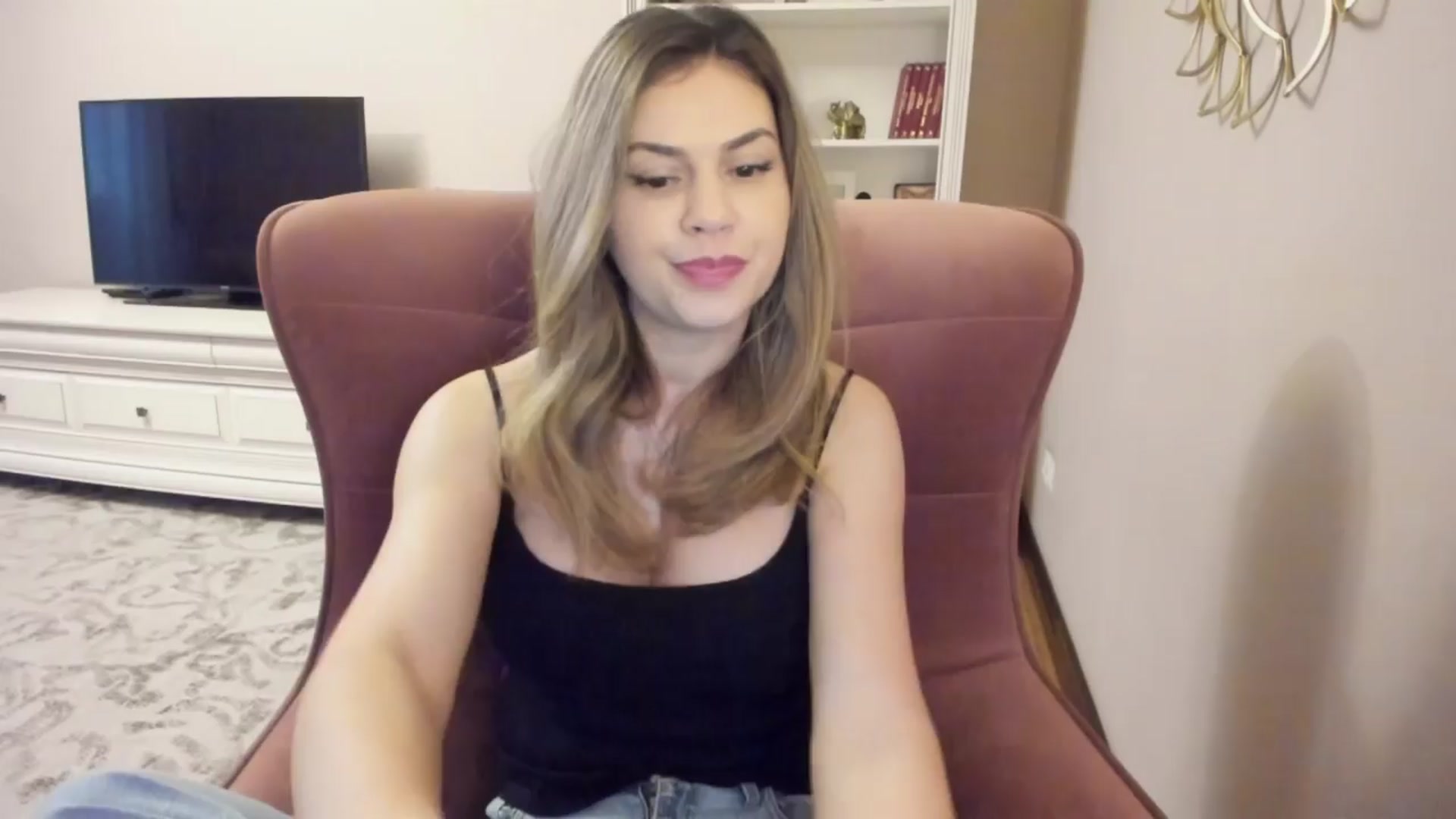 Gallery image thumbnail from Lu126's myfreecams stream on, 03/28/2024, 04:44 image 17 of 20