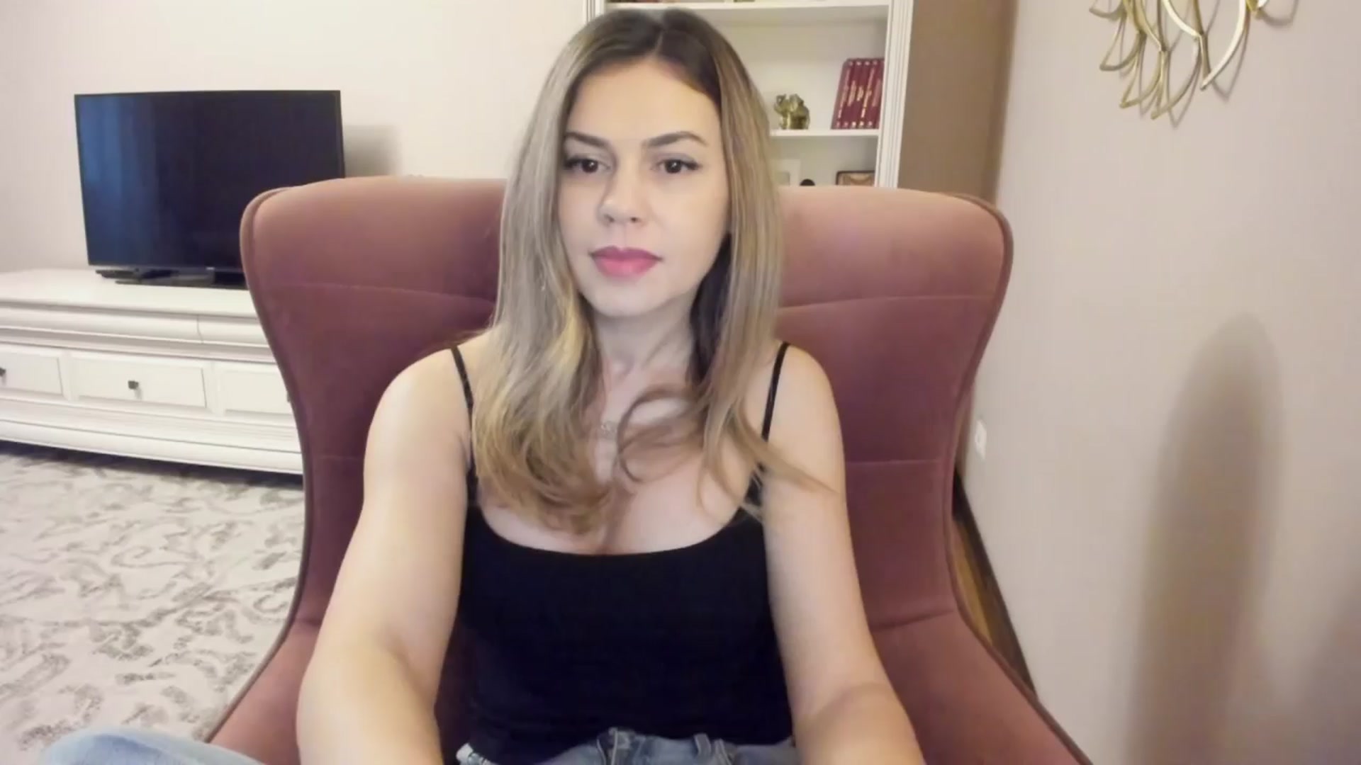 Gallery image thumbnail from Lu126's myfreecams stream on, 03/28/2024, 04:44 image 9 of 20