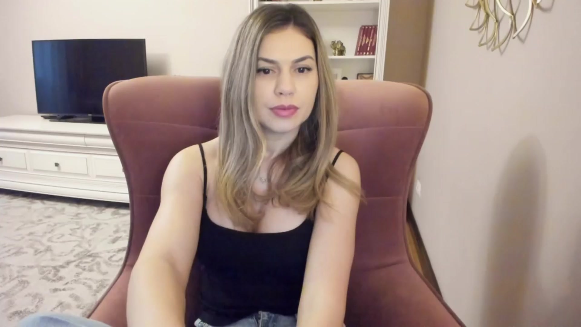 Gallery image thumbnail from Lu126's myfreecams stream on, 03/28/2024, 04:44 image 11 of 20