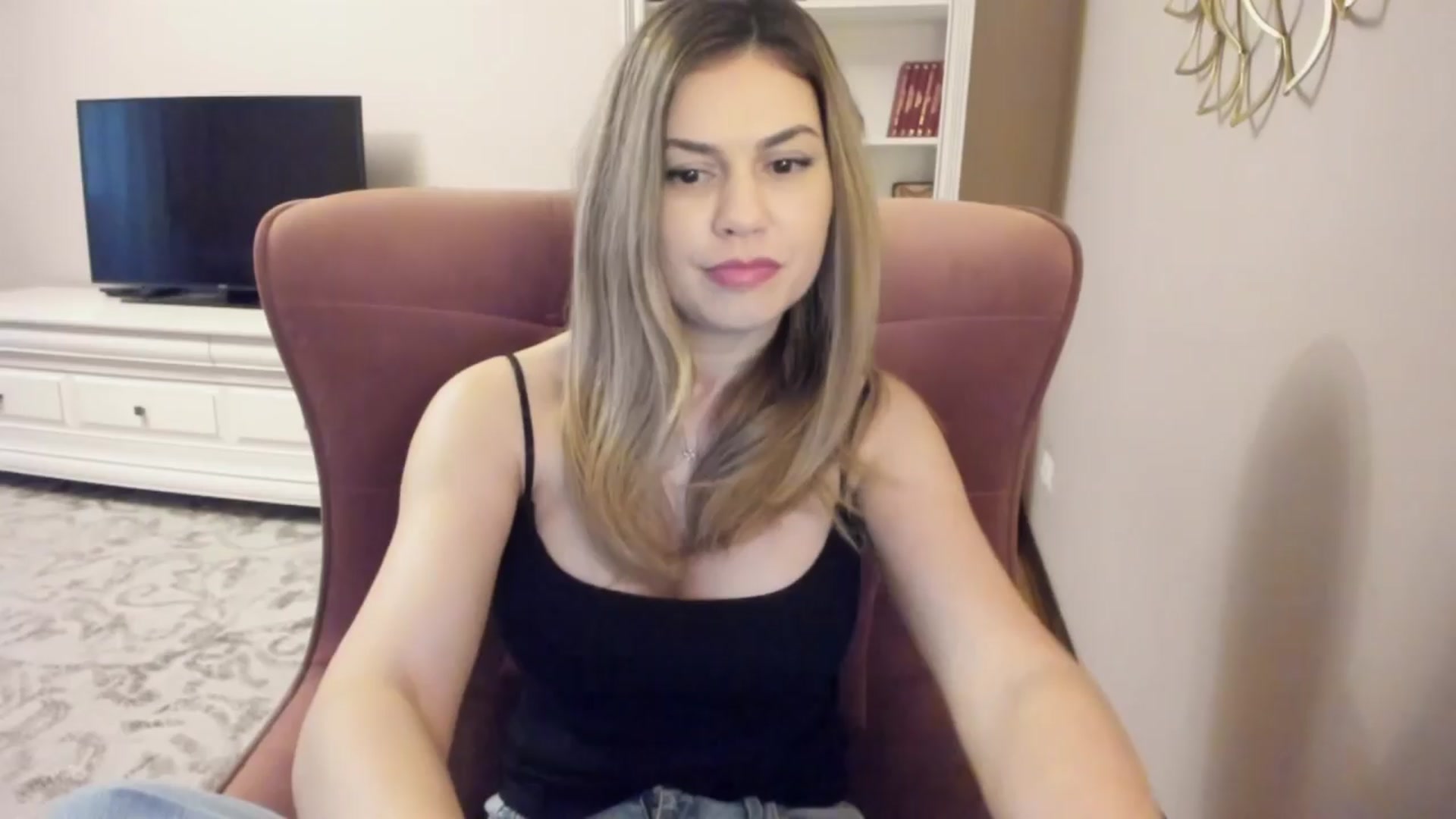 Gallery image thumbnail from Lu126's myfreecams stream on, 03/28/2024, 04:44 image 13 of 20