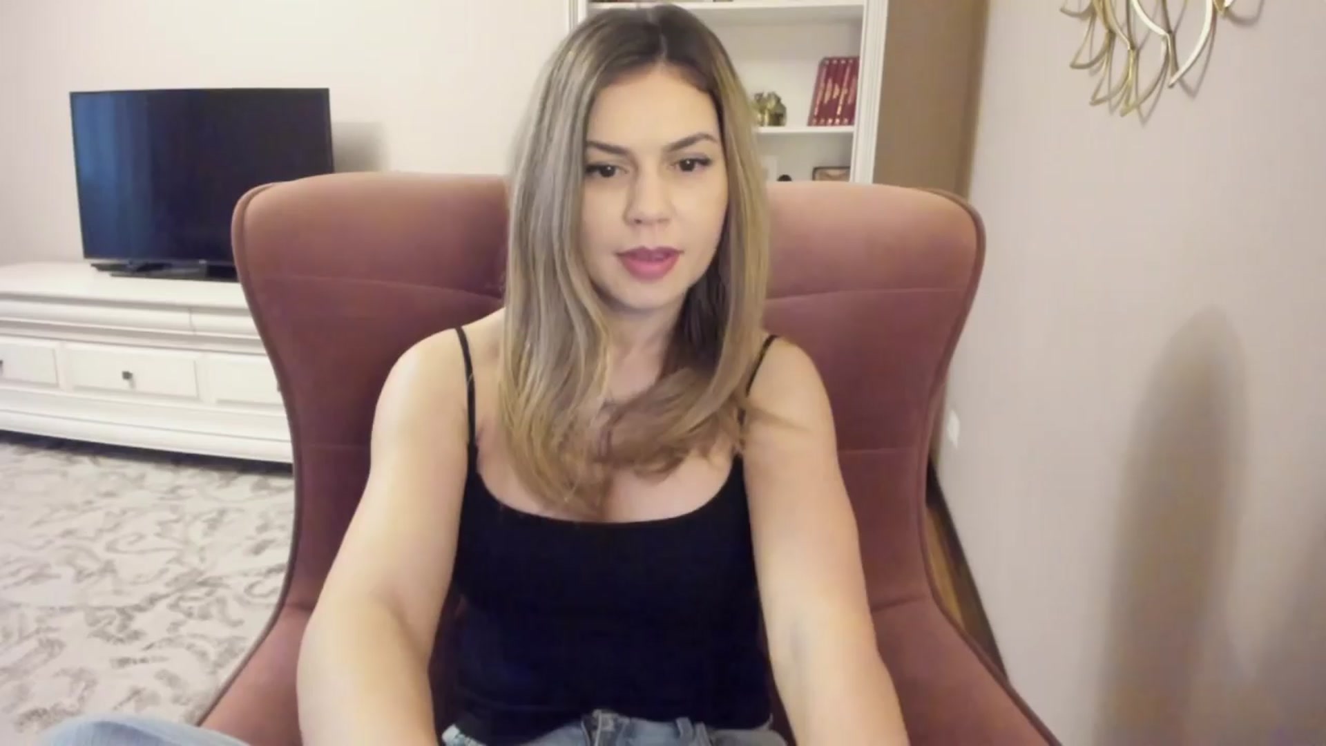 Gallery image thumbnail from Lu126's myfreecams stream on, 03/28/2024, 04:44 image 14 of 20