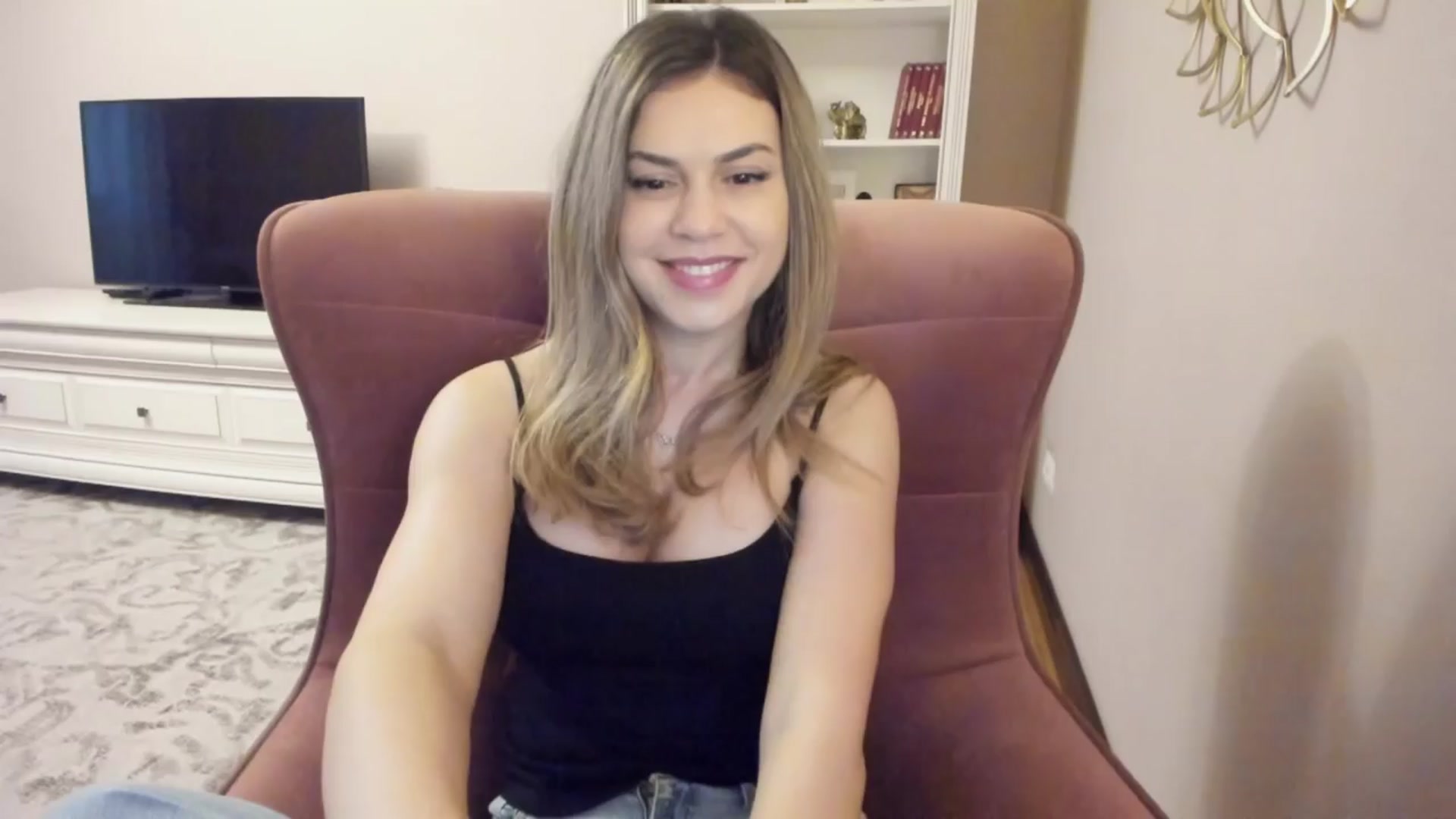 Gallery image thumbnail from Lu126's myfreecams stream on, 03/28/2024, 04:44 image 7 of 20