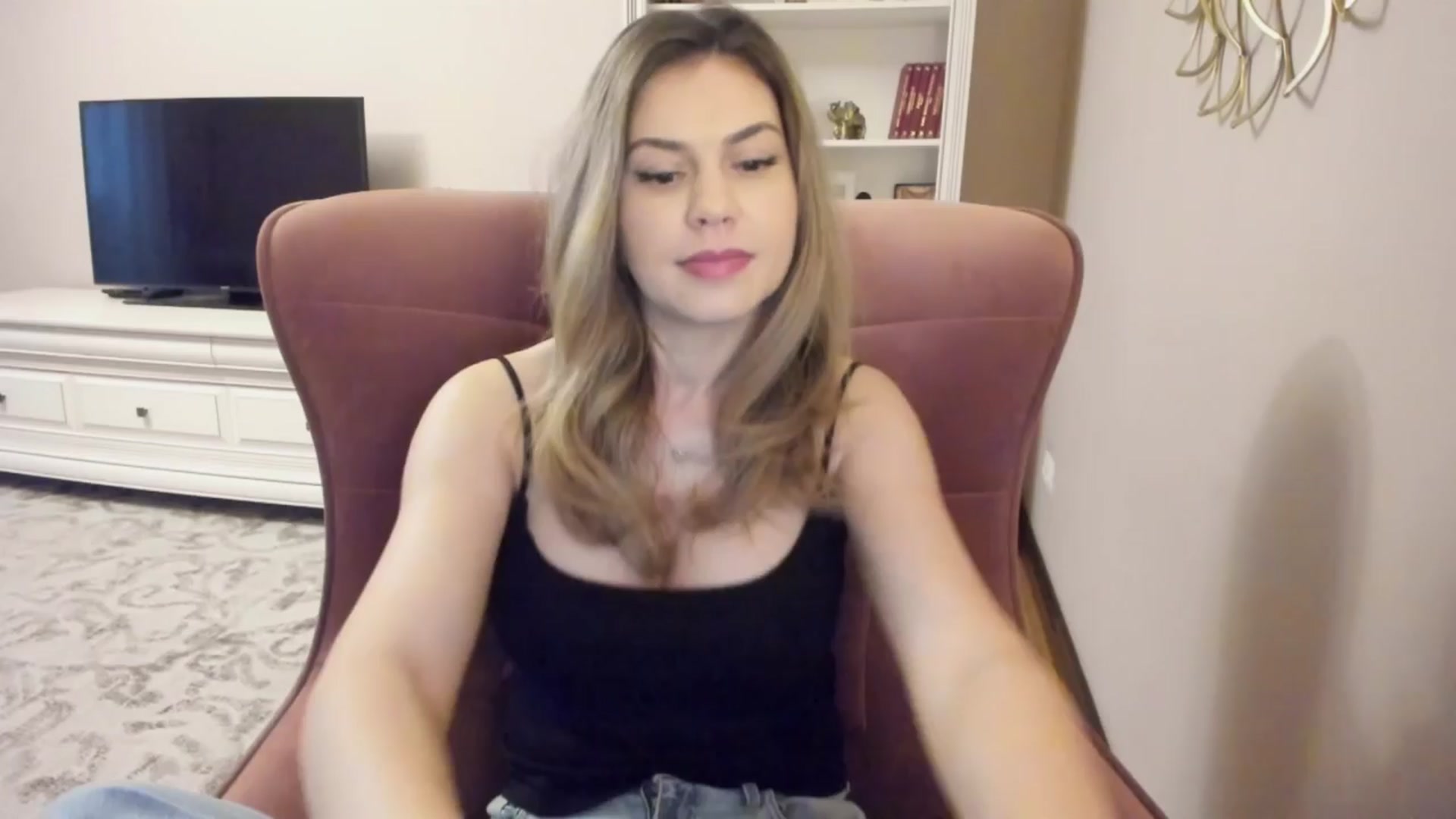 Gallery image thumbnail from Lu126's myfreecams stream on, 03/28/2024, 04:44 image 18 of 20
