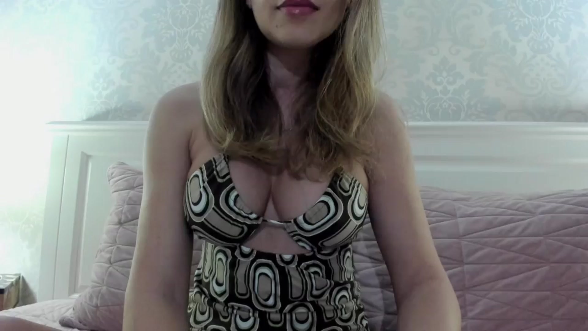 Gallery image thumbnail from Lu126's myfreecams stream on, 04/01/2024, 02:22 image 19 of 20