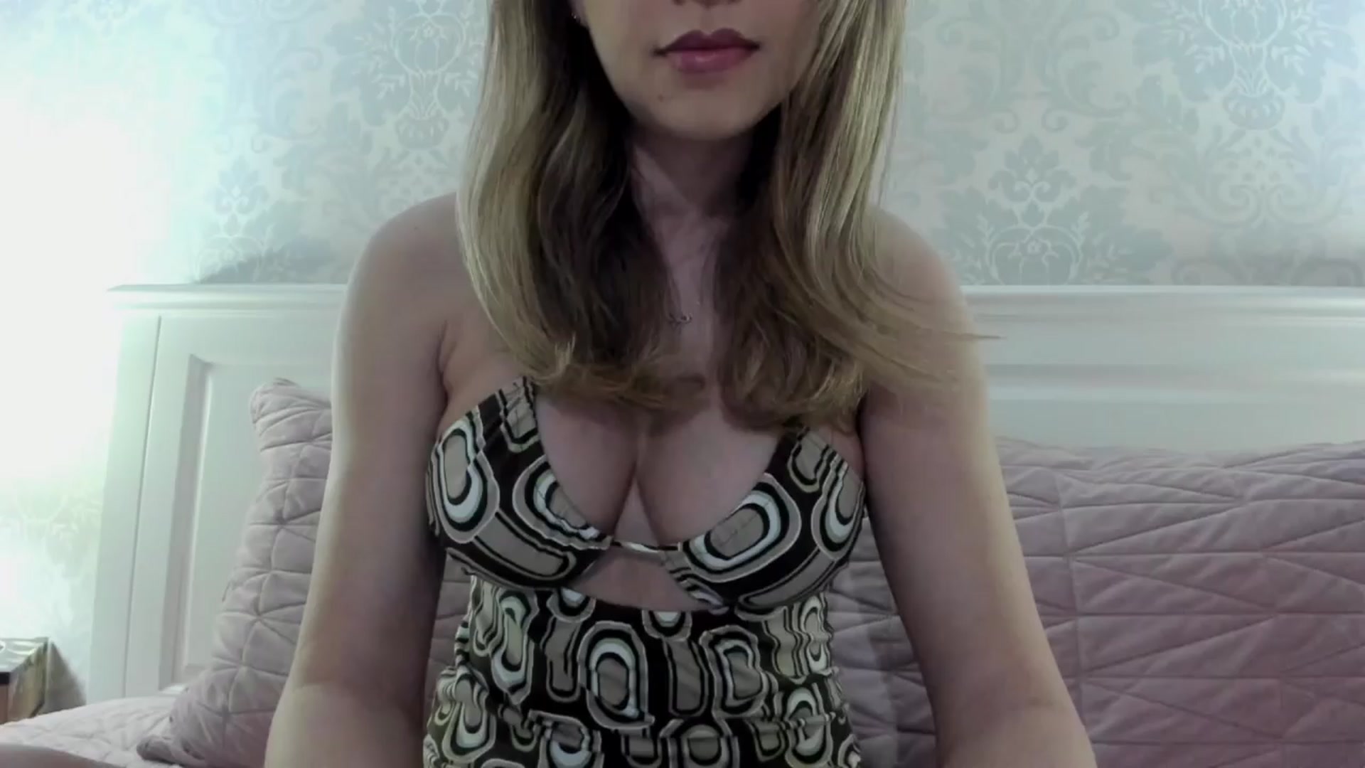 Gallery image thumbnail from Lu126's myfreecams stream on, 04/01/2024, 02:22 image 18 of 20
