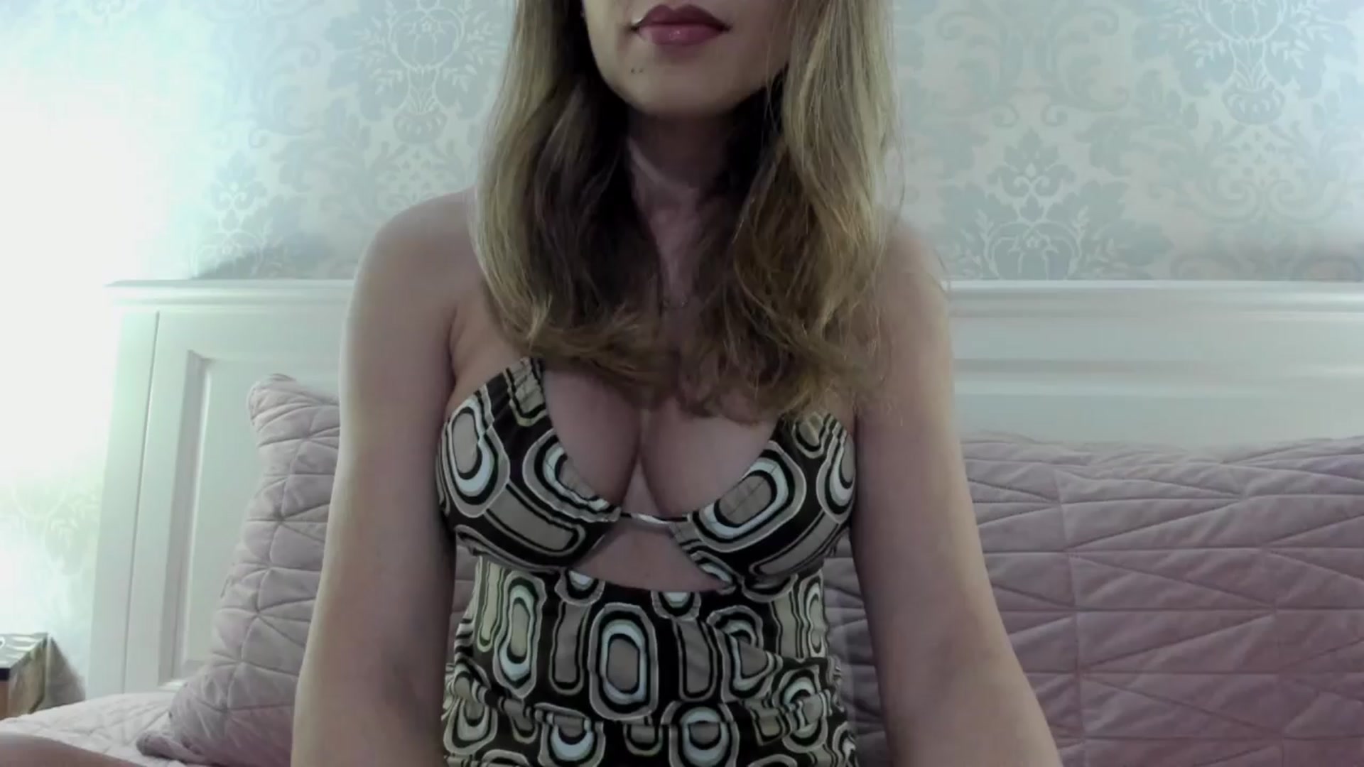 Gallery image thumbnail from Lu126's myfreecams stream on, 04/01/2024, 02:22 image 20 of 20