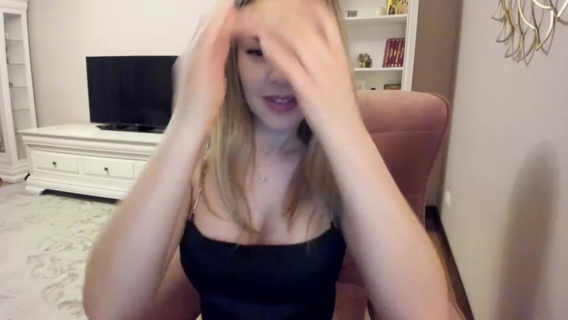 Gallery image thumbnail from Lu126's myfreecams stream on, 04/04/2024, 21:59 image 13 of 20