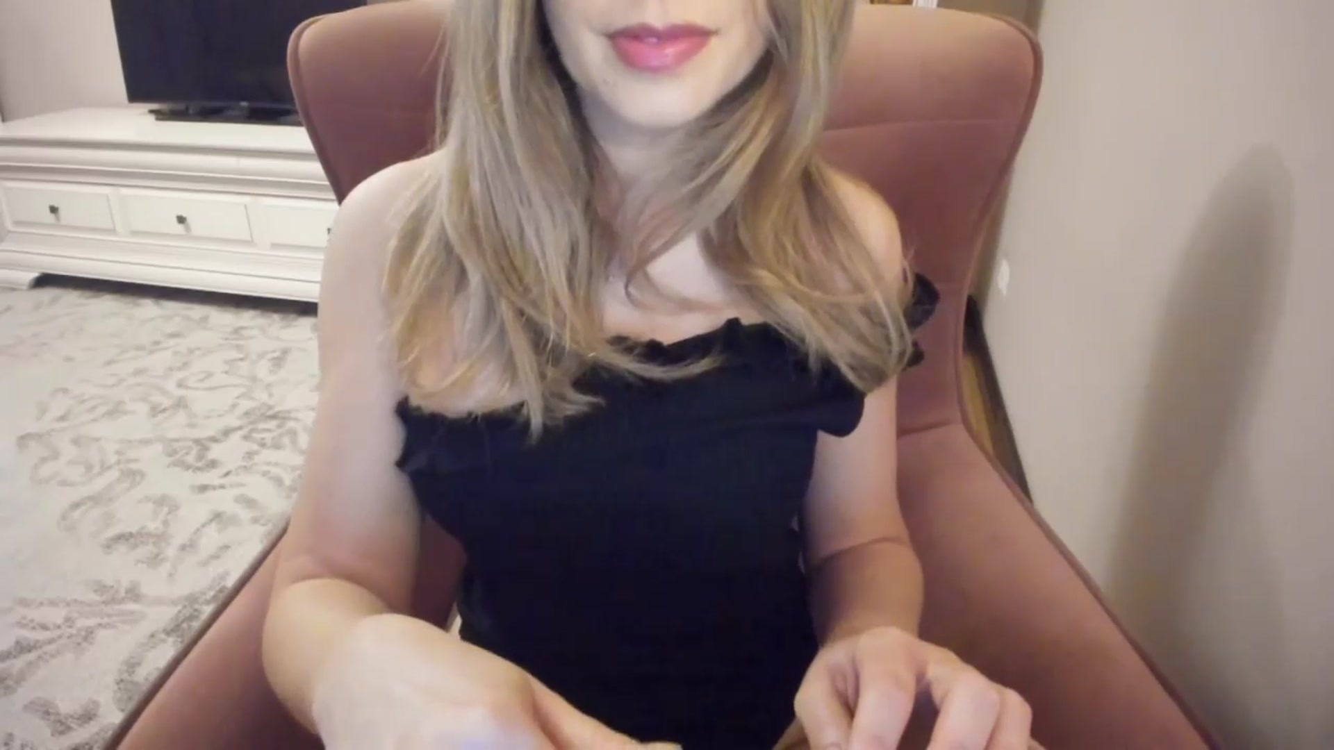 Gallery image thumbnail from Lu126's myfreecams stream on, 04/08/2024, 03:42 image 14 of 20