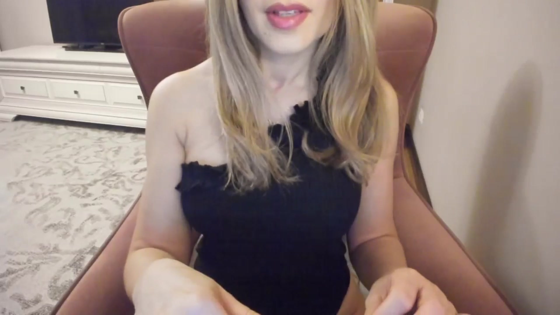 Gallery image thumbnail from Lu126's myfreecams stream on, 04/08/2024, 03:42 image 17 of 20