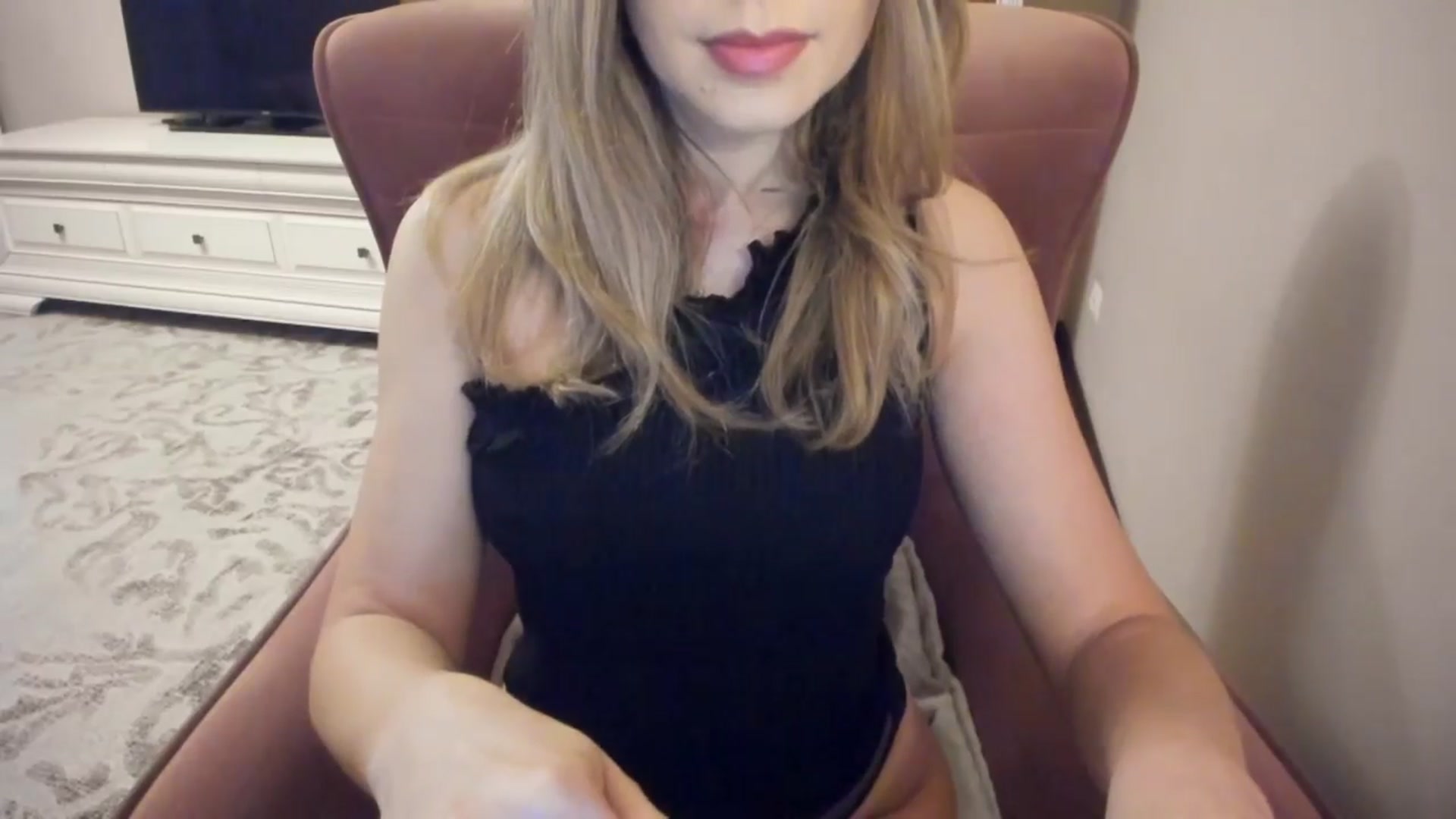 Gallery image thumbnail from Lu126's myfreecams stream on, 04/08/2024, 03:42 image 15 of 20