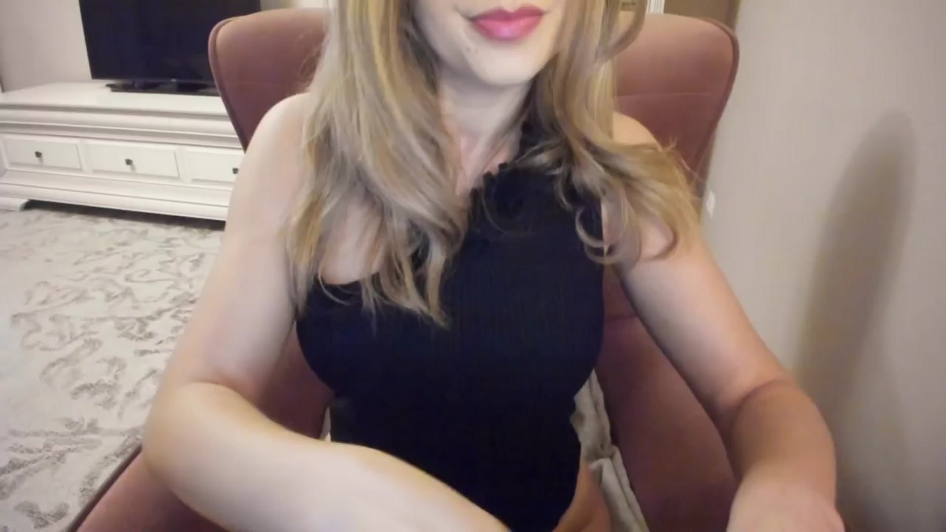 Gallery image thumbnail from Lu126's myfreecams stream on, 04/08/2024, 03:42 image 7 of 20