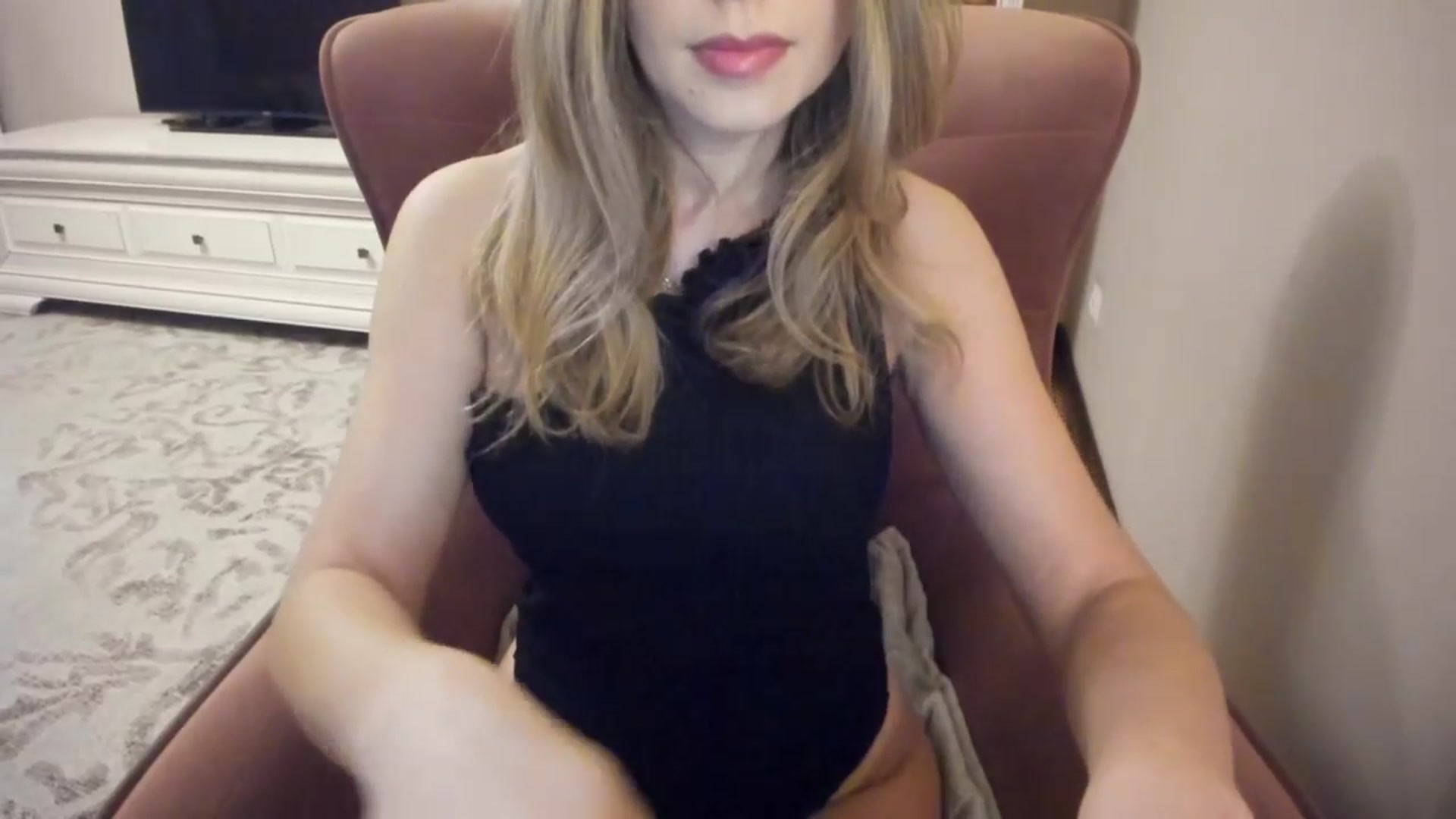 Gallery image thumbnail from Lu126's myfreecams stream on, 04/08/2024, 03:42 image 13 of 20