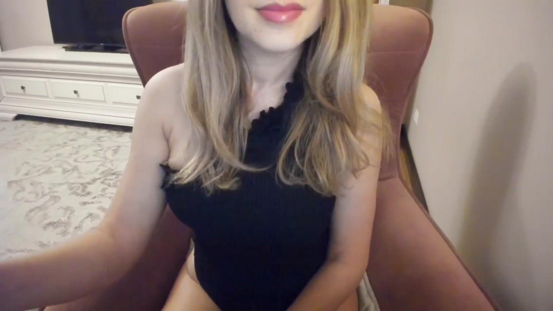 Gallery image thumbnail from Lu126's myfreecams stream on, 04/08/2024, 03:42 image 12 of 20