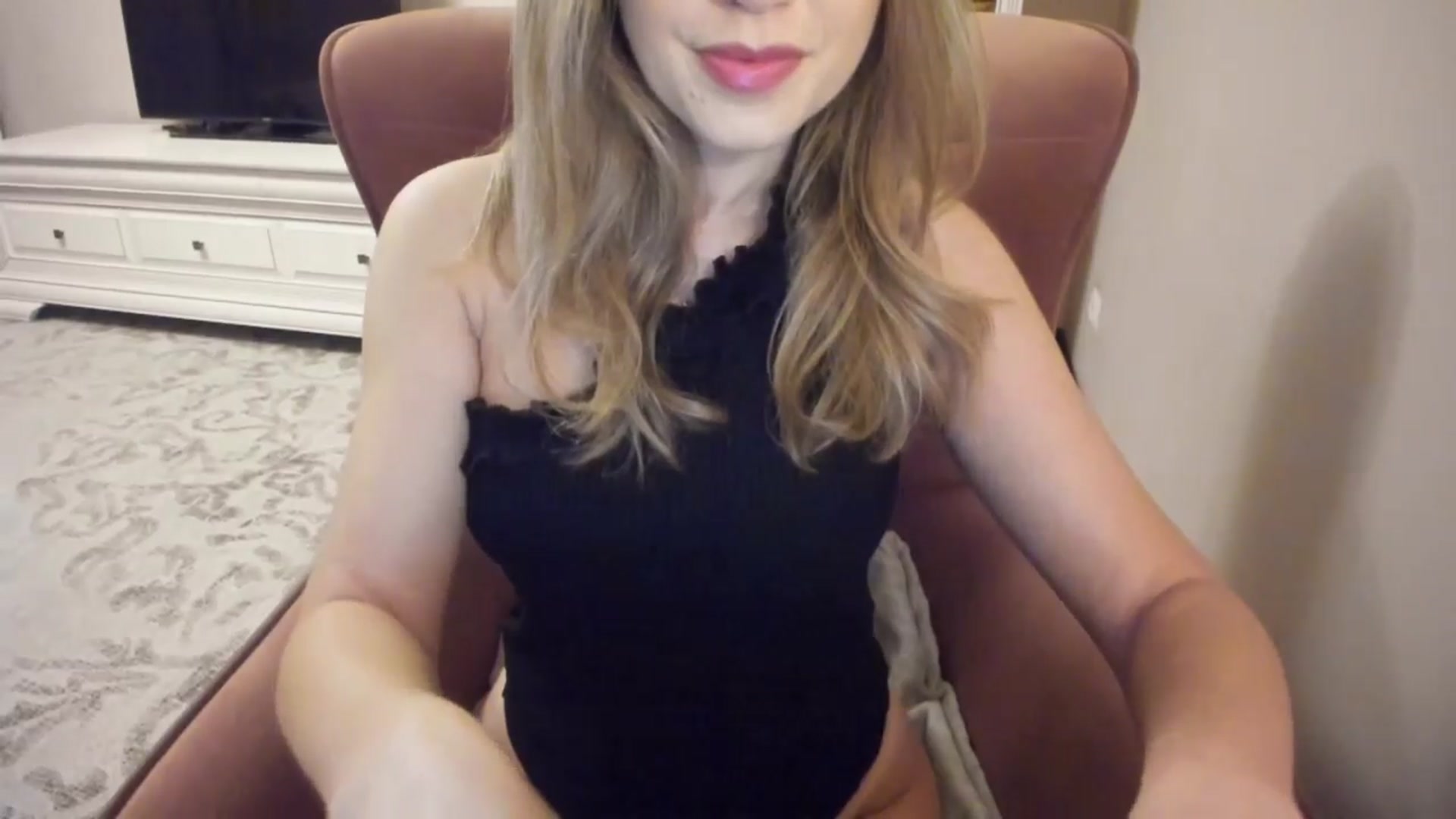 Gallery image thumbnail from Lu126's myfreecams stream on, 04/08/2024, 03:42 image 8 of 20