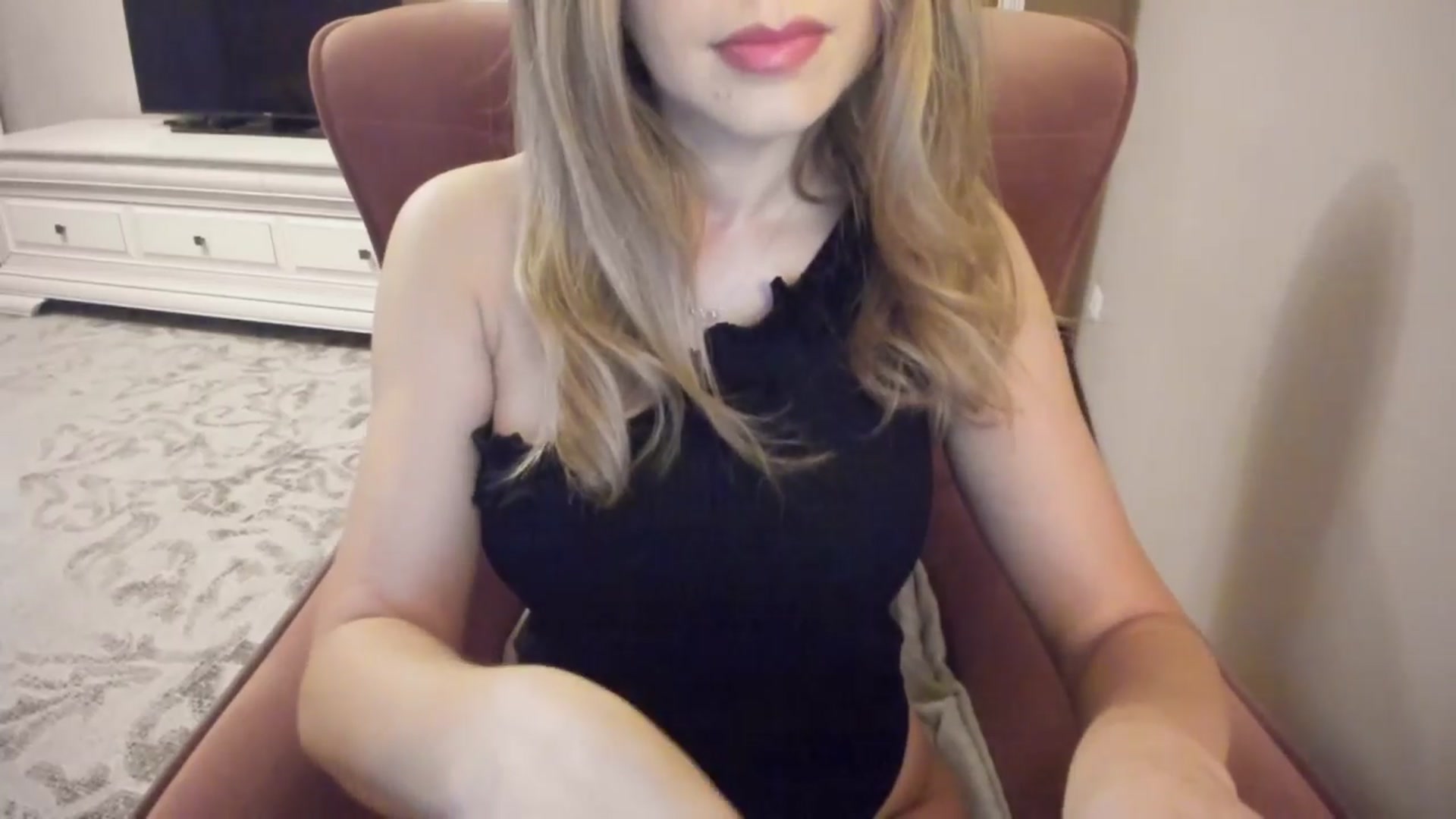Gallery image thumbnail from Lu126's myfreecams stream on, 04/08/2024, 03:42 image 18 of 20