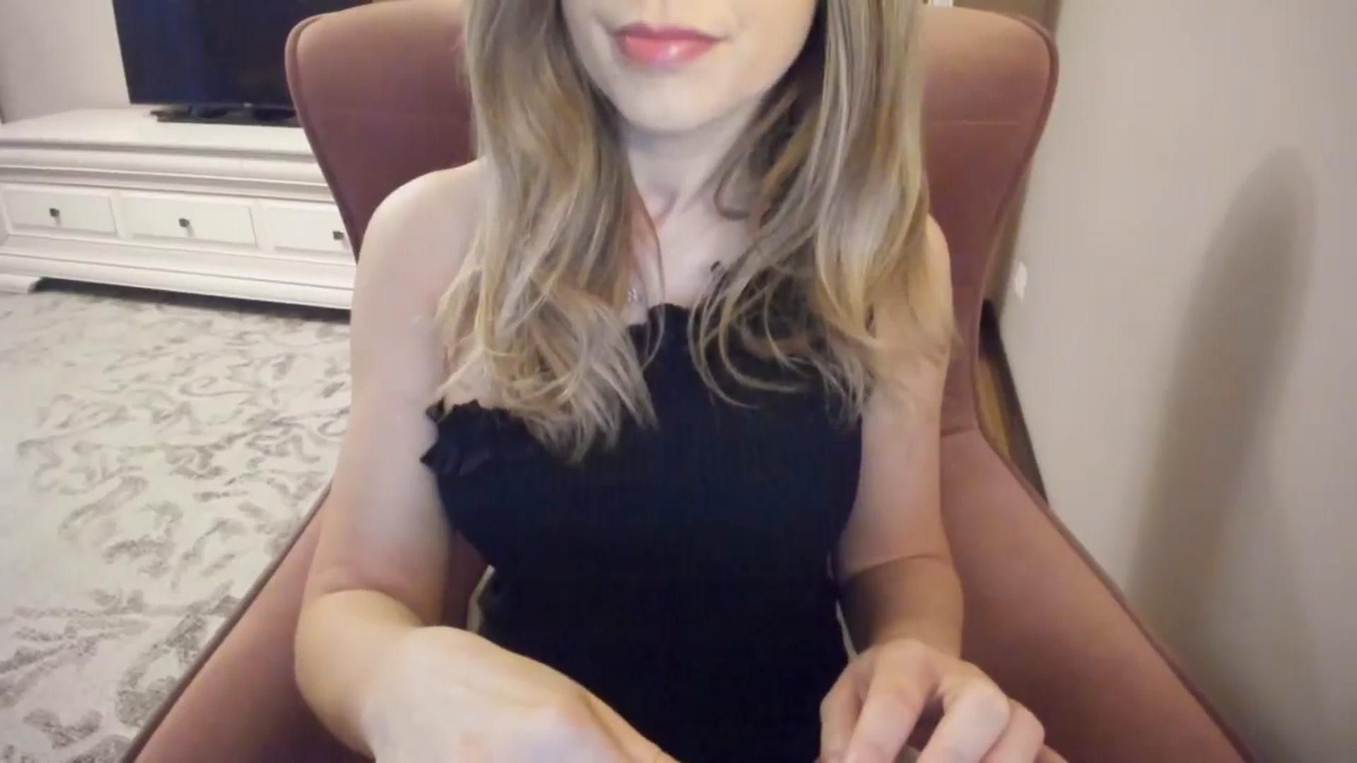 Gallery image thumbnail from Lu126's myfreecams stream on, 04/08/2024, 03:42 image 19 of 20
