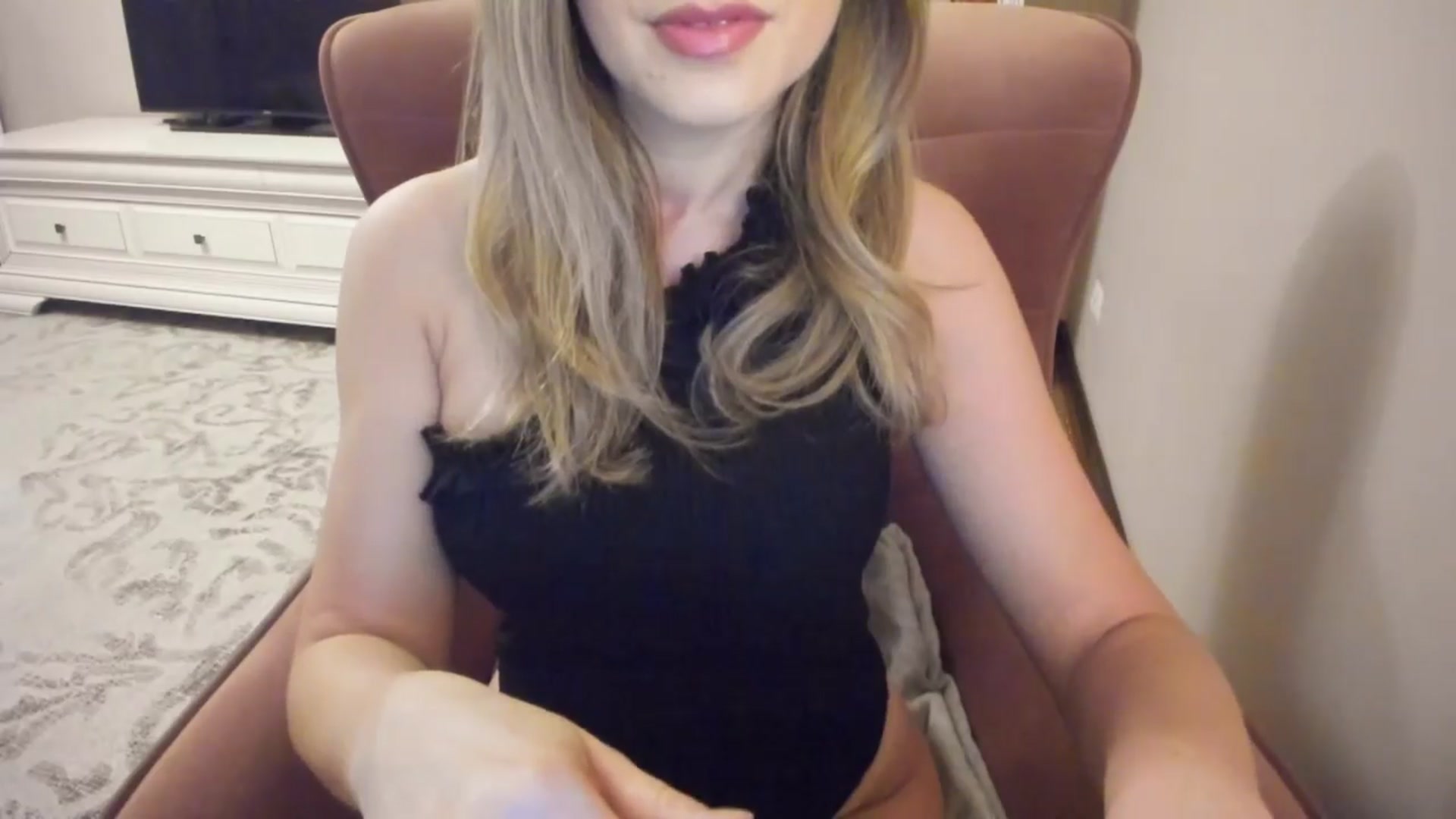 Gallery image thumbnail from Lu126's myfreecams stream on, 04/08/2024, 03:42 image 10 of 20