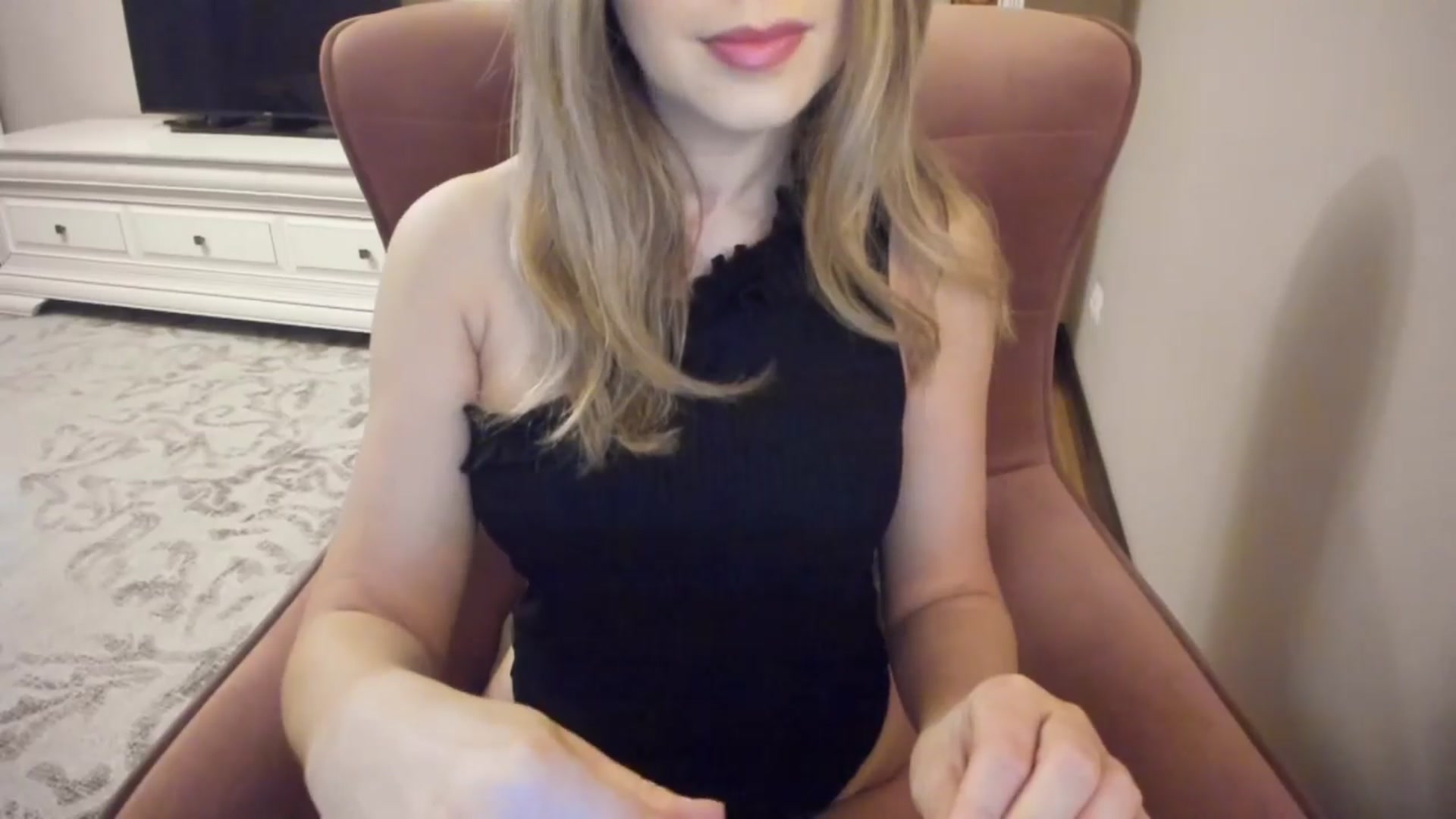Gallery image thumbnail from Lu126's myfreecams stream on, 04/08/2024, 03:42 image 11 of 20