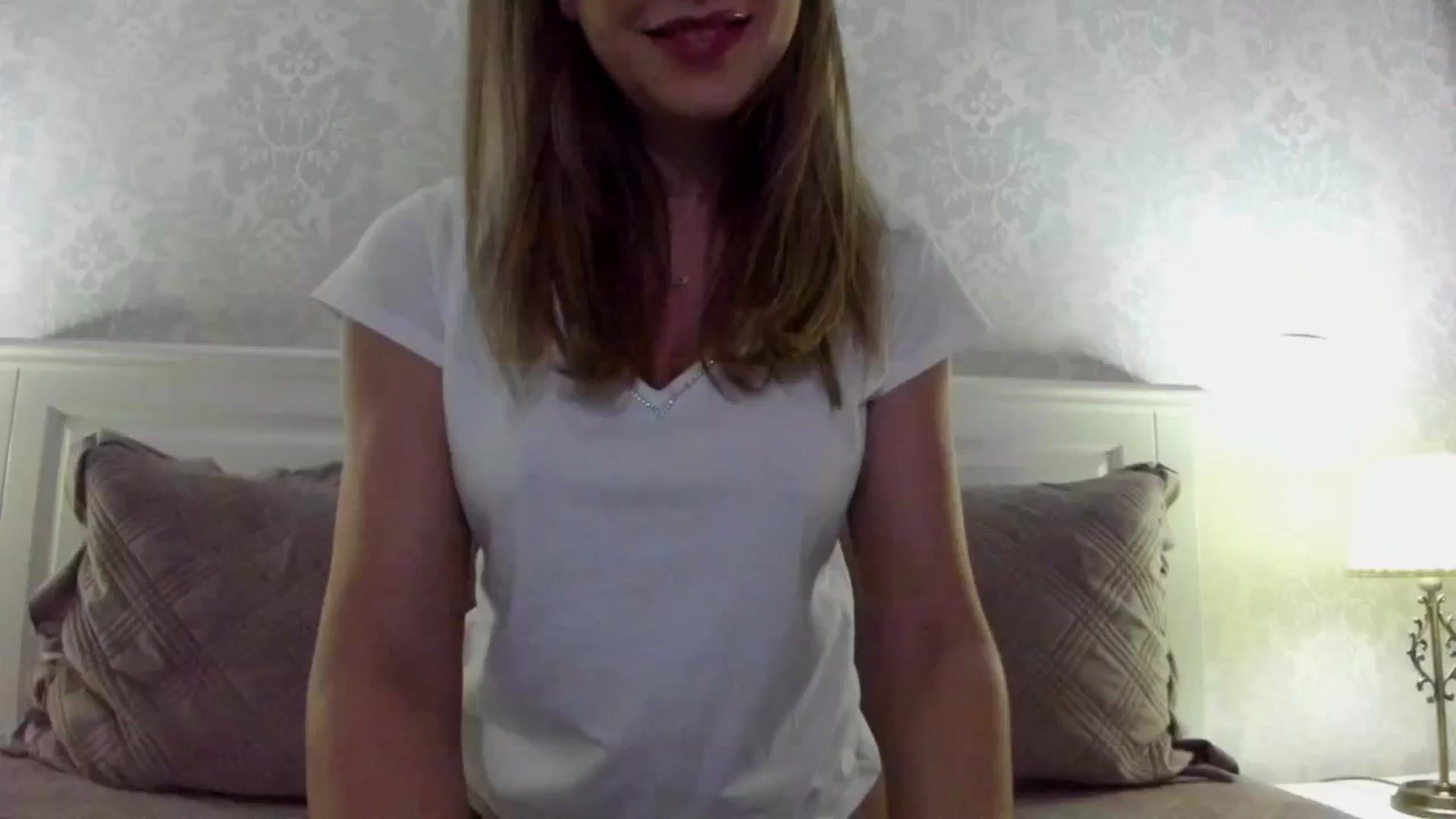 Gallery image thumbnail from Lu126's myfreecams stream on, 04/18/2024, 20:42 image 15 of 20
