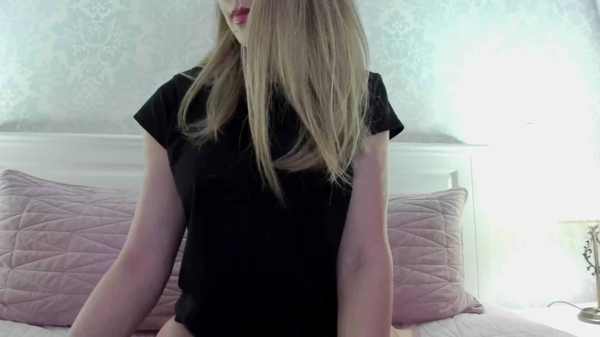 Gallery image thumbnail from Lu126's myfreecams stream on, 05/02/2024, 21:15 image 18 of 20
