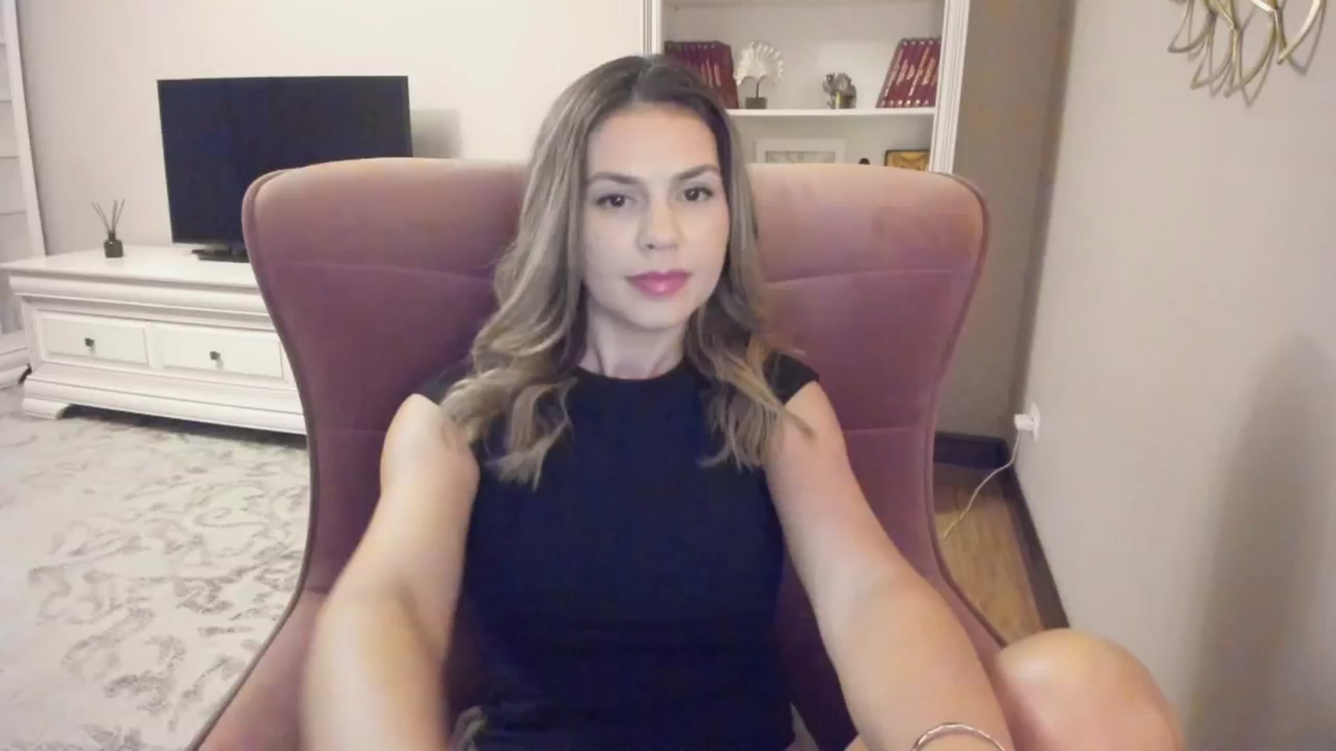 Gallery image thumbnail from Lu126's myfreecams stream on, 05/26/2024, 20:44 image 7 of 20